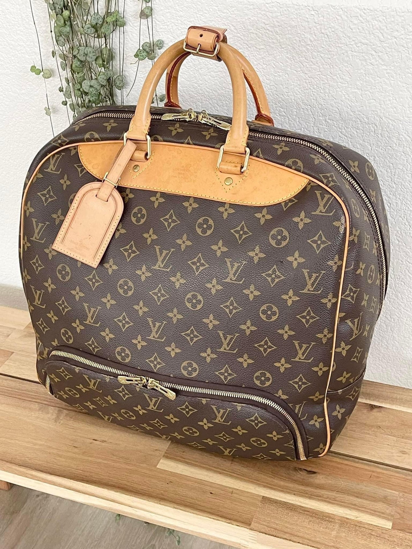 Evasion MM in Monogram - π
Year: 1999