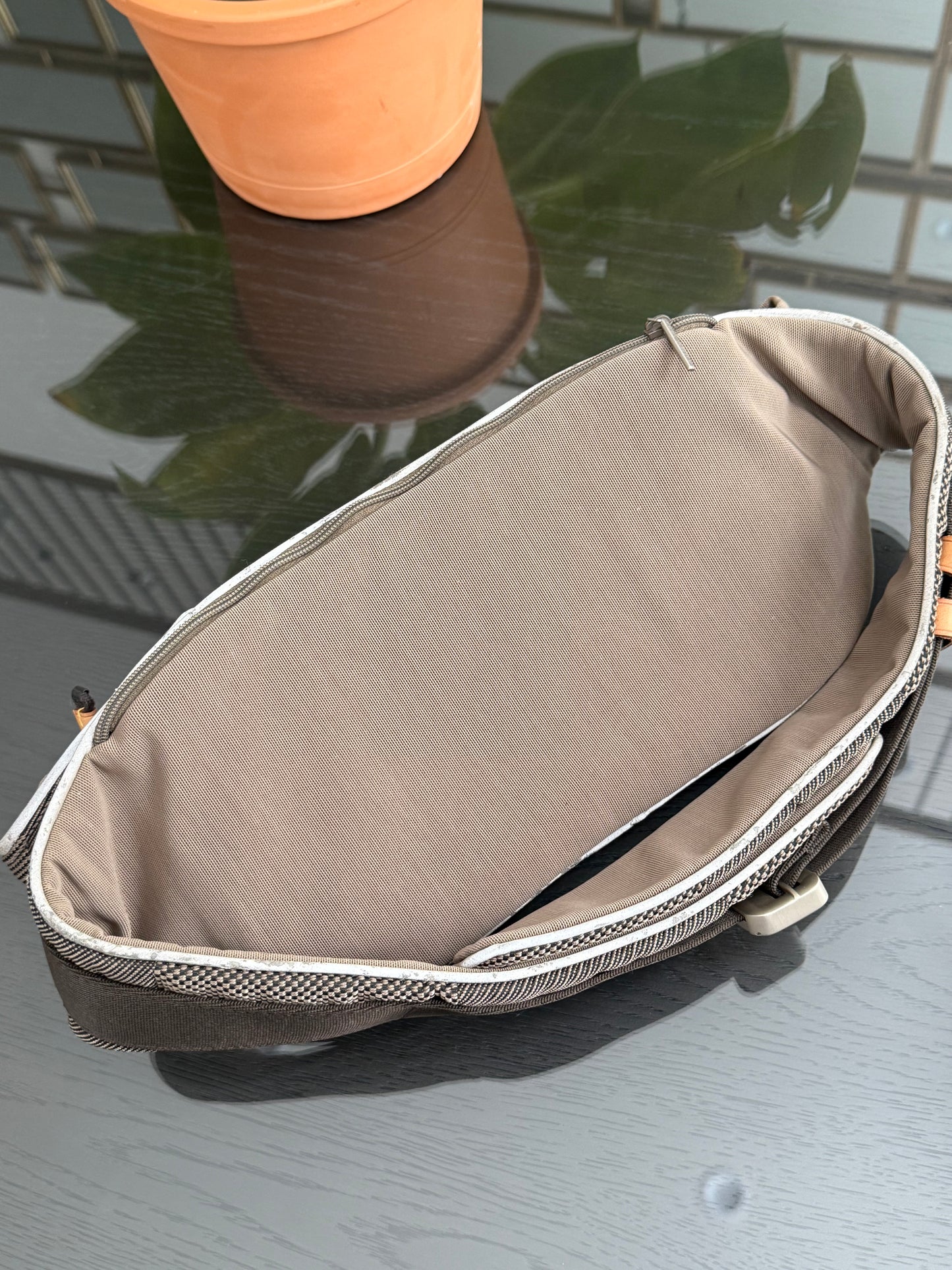 Damier Geant Ceinture Jogging Waist Bag -🗓️ Year: 2004