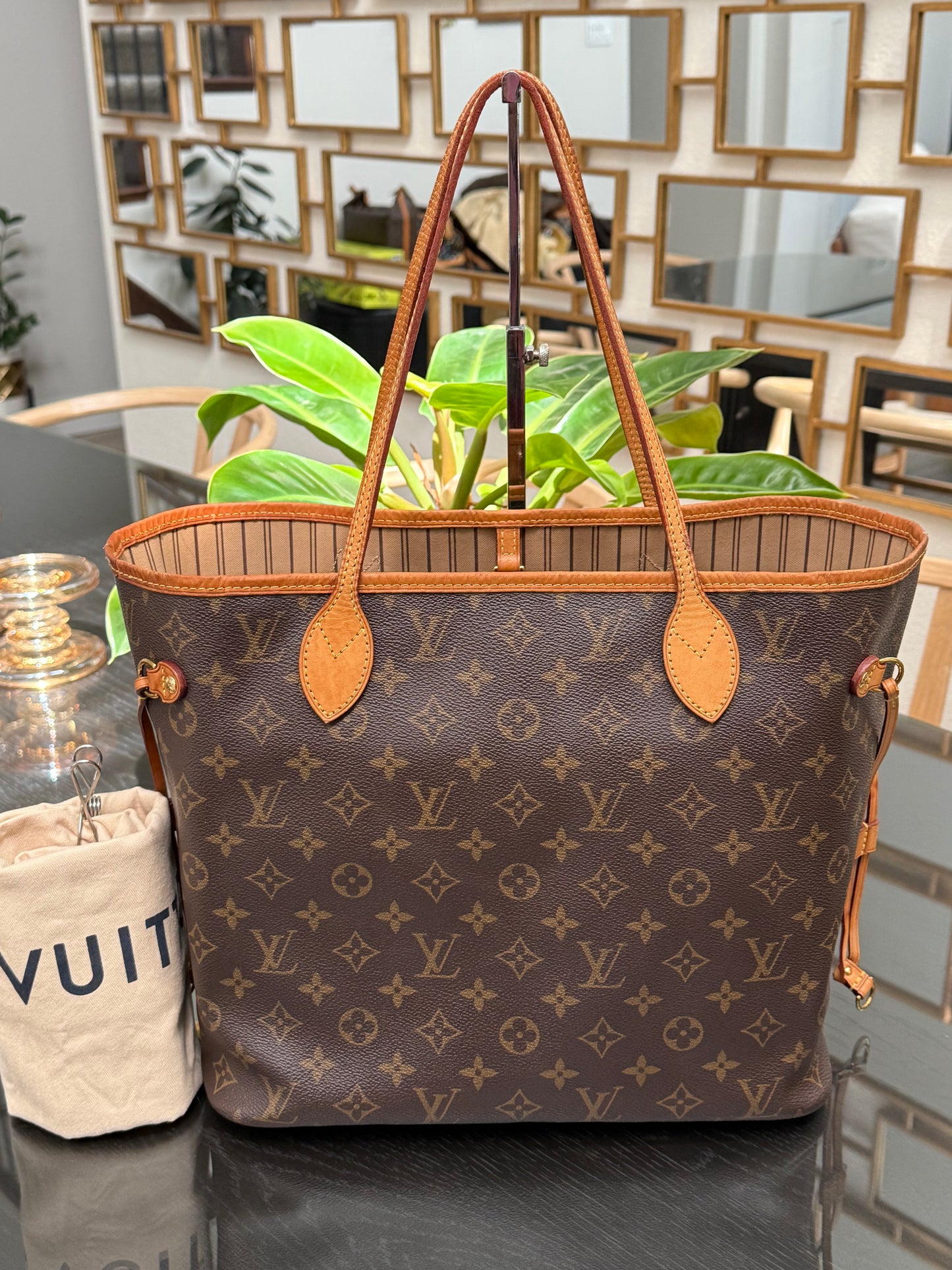 Neverfull MM with Dustbag ๐
Year: 2016