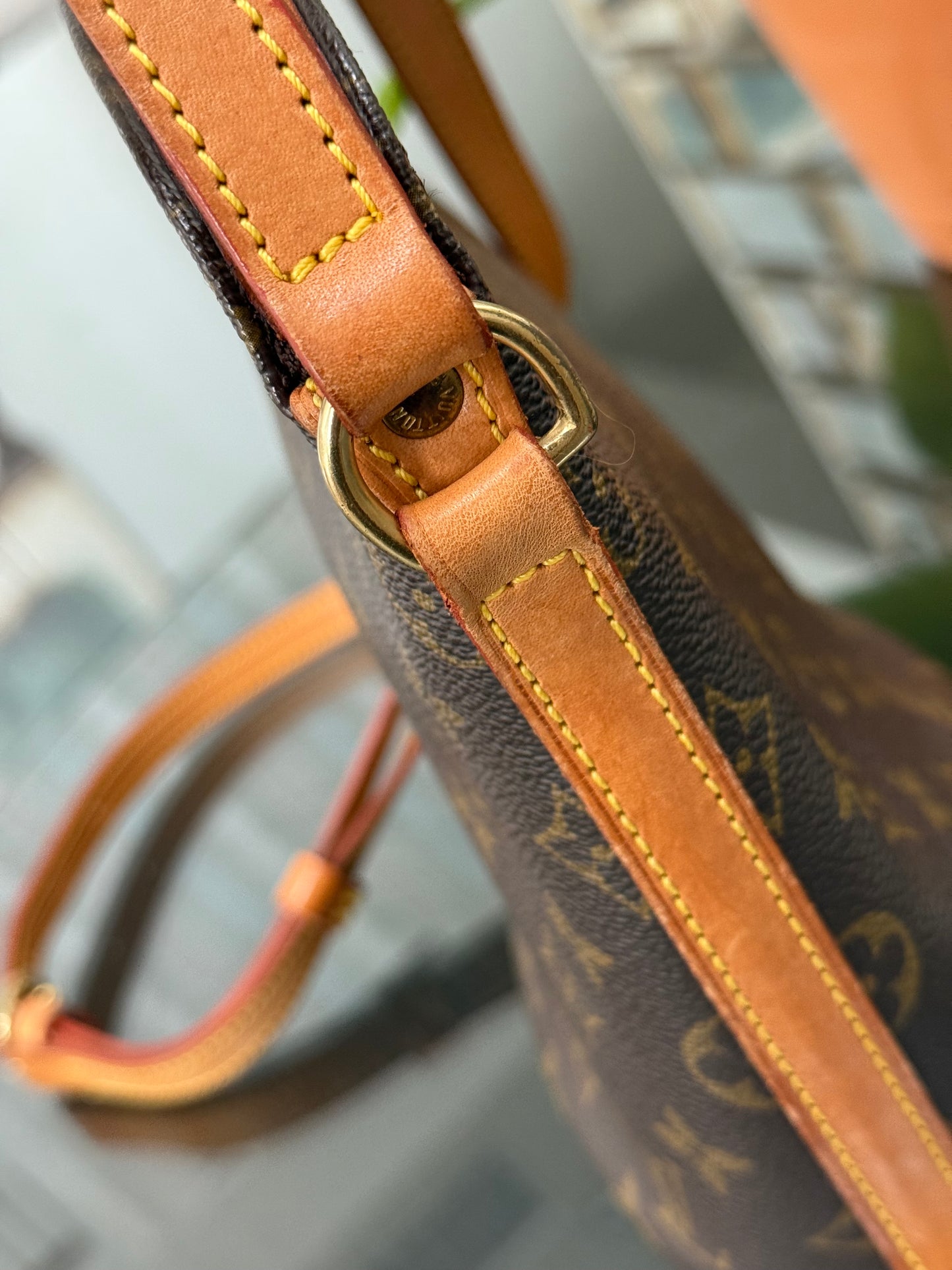 Drouot Crossbody
π
Year: 1996
