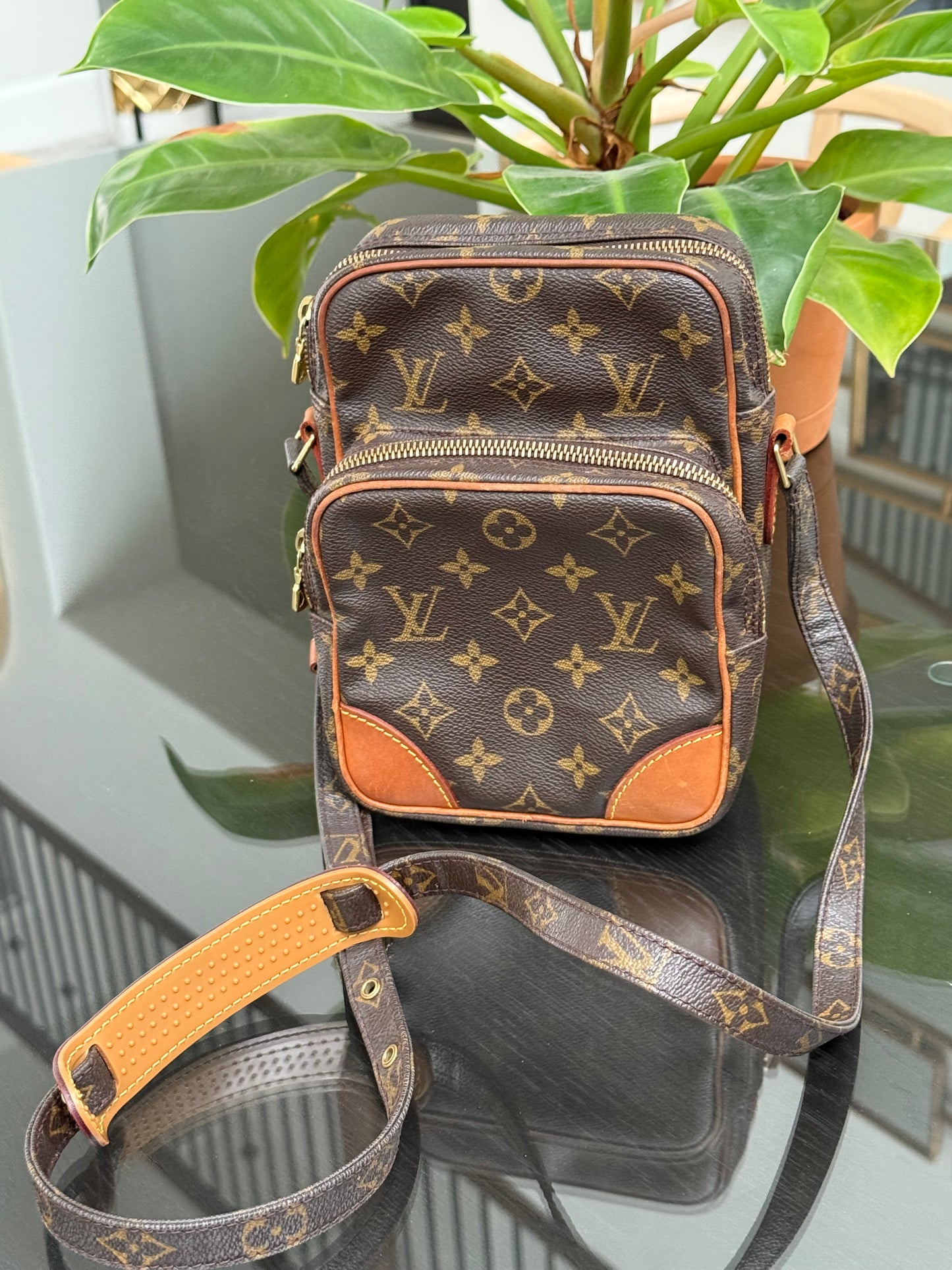 Amazon Crossbody Bag -Year: 1999