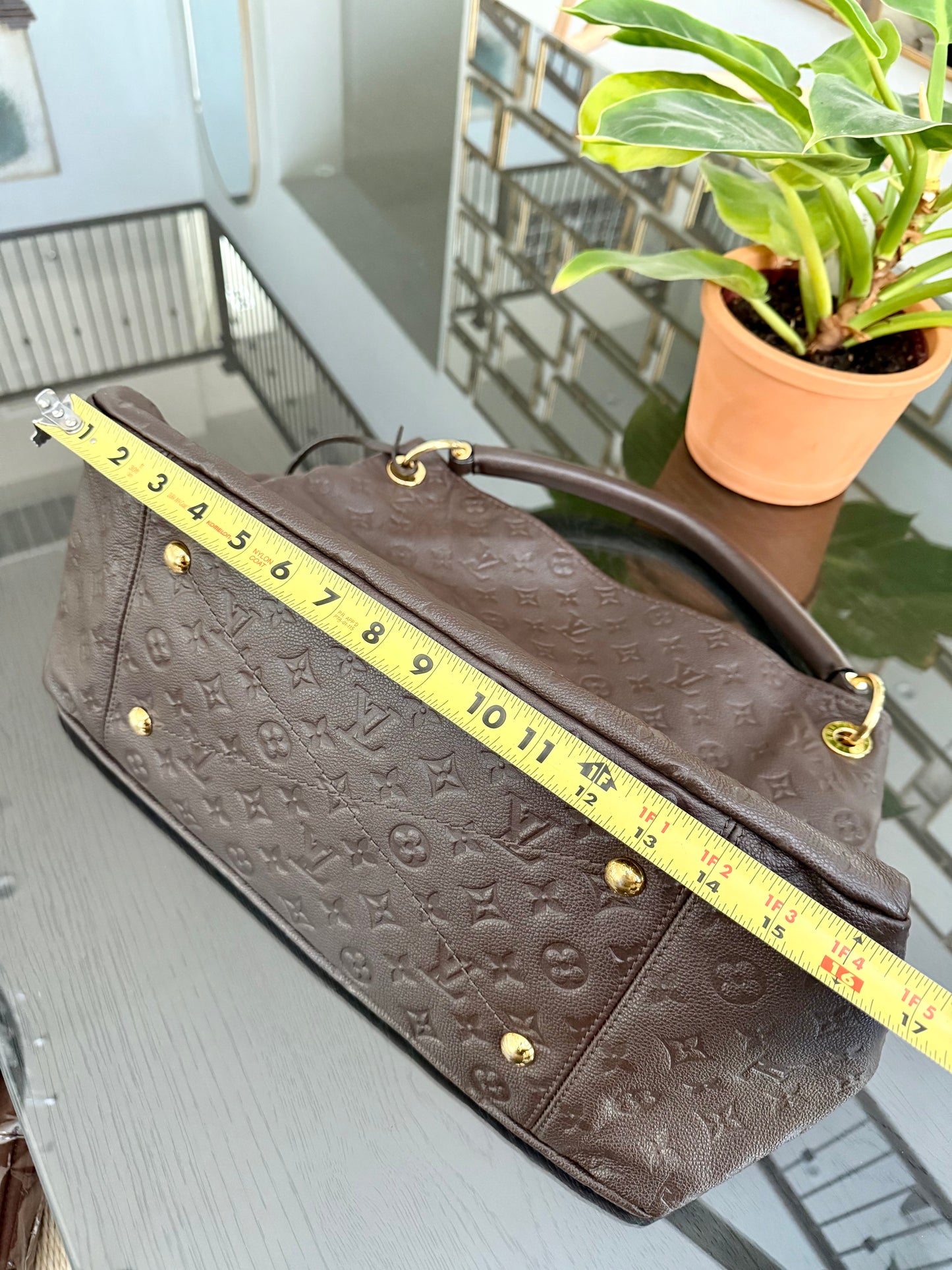 Artsy MM Empriente ( Dark Brown ) with Dustbag and Insert Organizer - ๐
Year: 2012