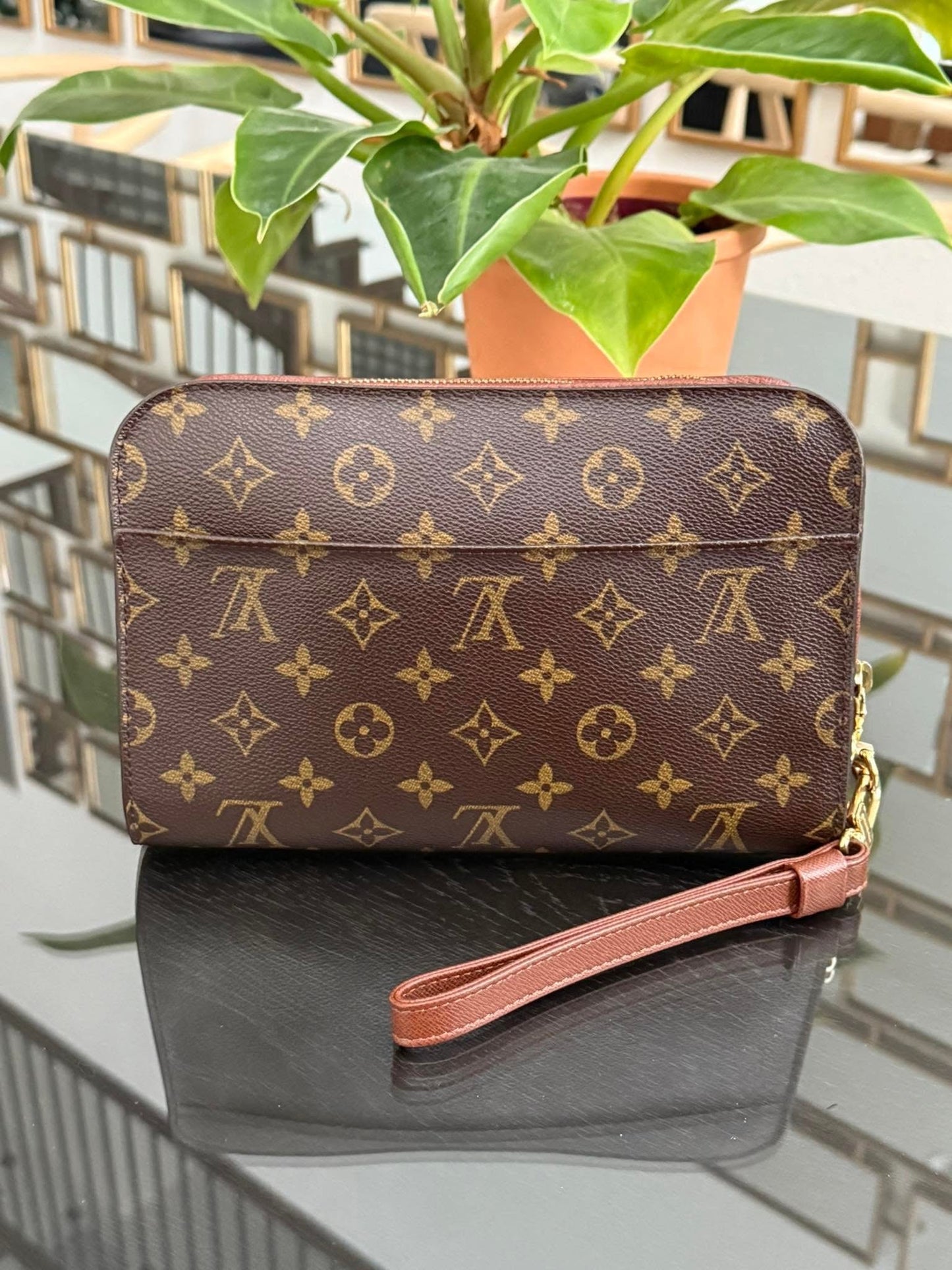 Orsay Clutch
๐๏ธ Year: 2000