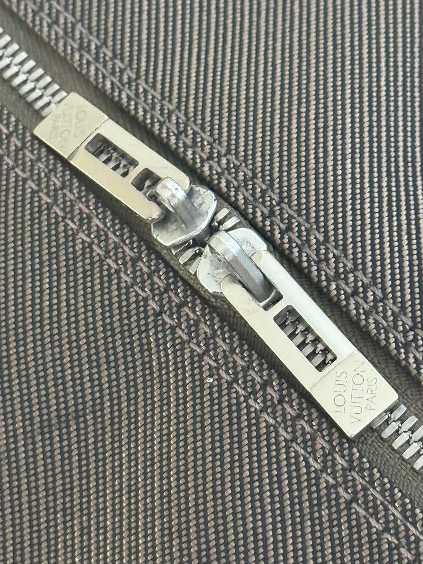 Damier Geant Aventeur Sport/Travel Bag -Year: 2004