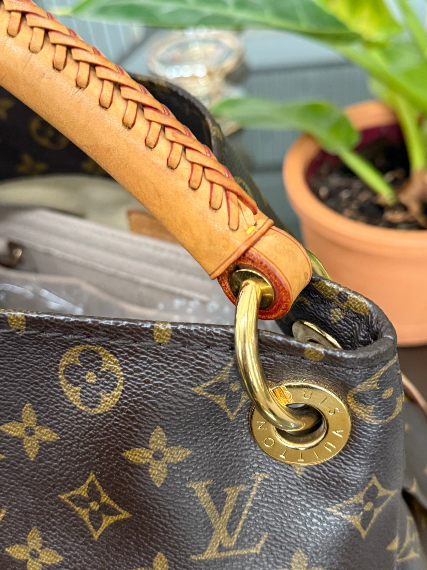 Artsy MM with Dustbag and Insert Organizer - ๐
Year: 2012