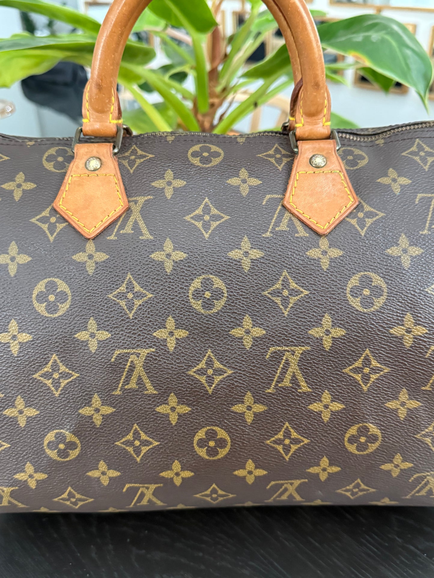 Speedy 30 with π Lock & Key - π
Year: 1989