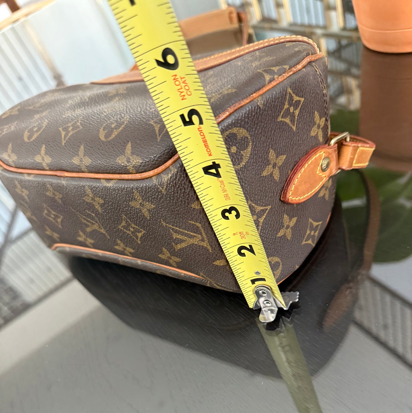 Blois Crossbody -🗓️ Year: 2002