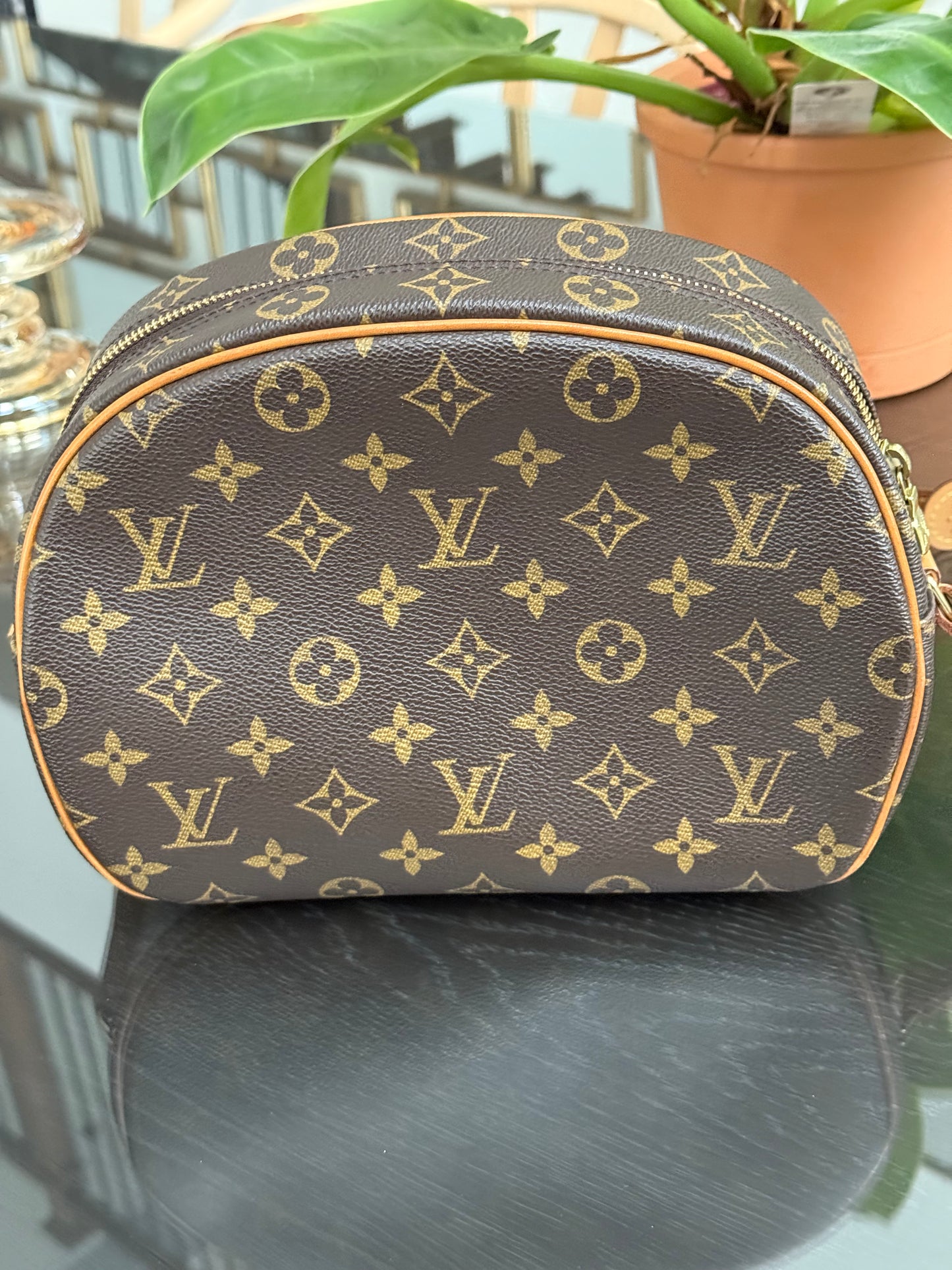 Blois Crossbody -🗓️ Year: 1999