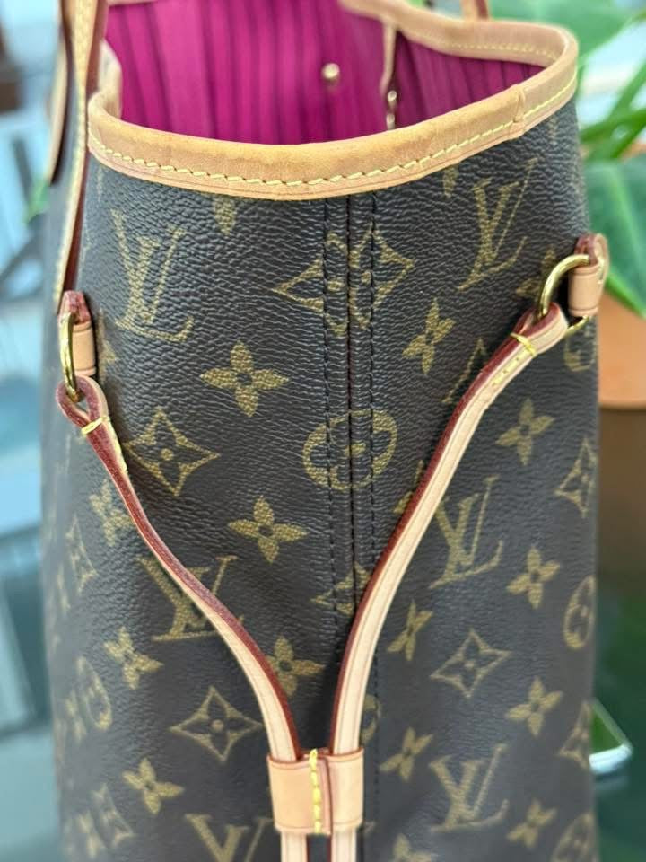 Neverfull MM Monogram in Peony with Dustbag and Insert organizer π
Year: 2020