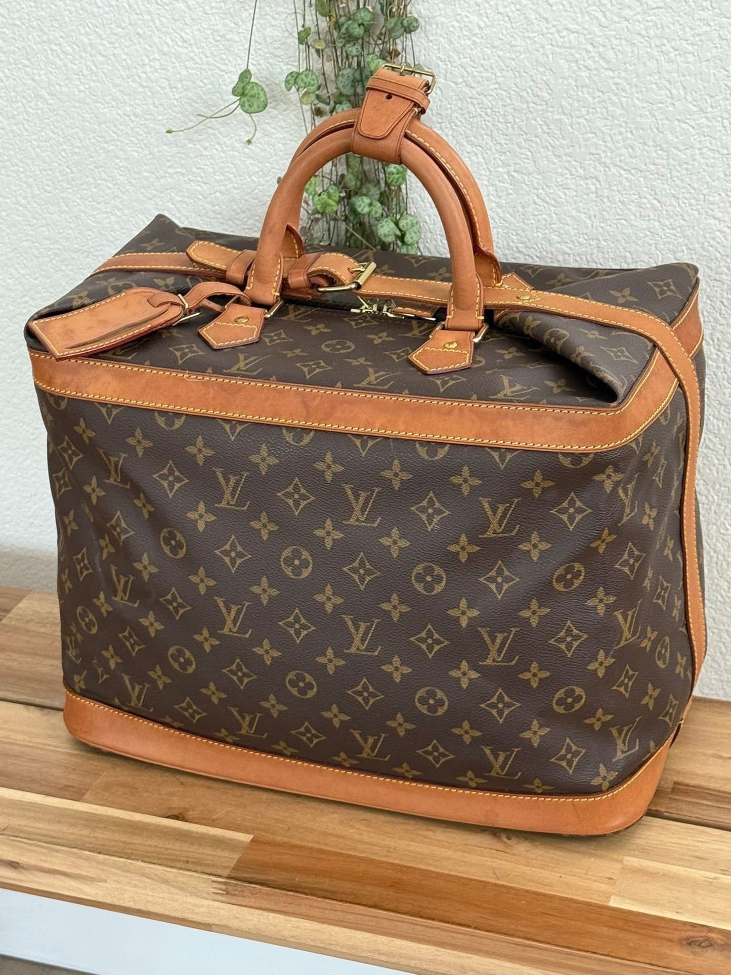 Cruiser 45 with Luggage tag and poignet -ποΈ Year: 2001