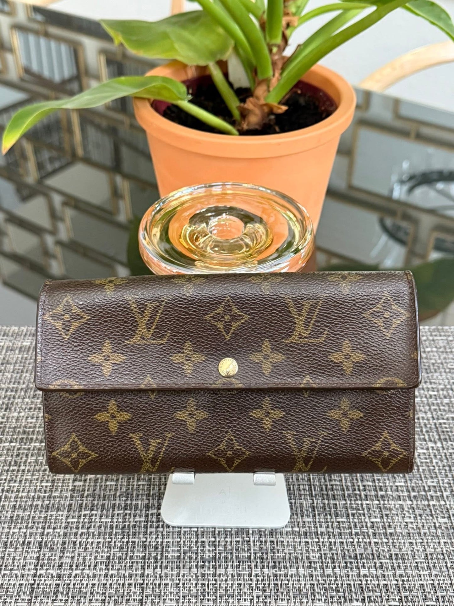 Sarah Wallet with 8 Cardholders 🗓️ Year: 2005