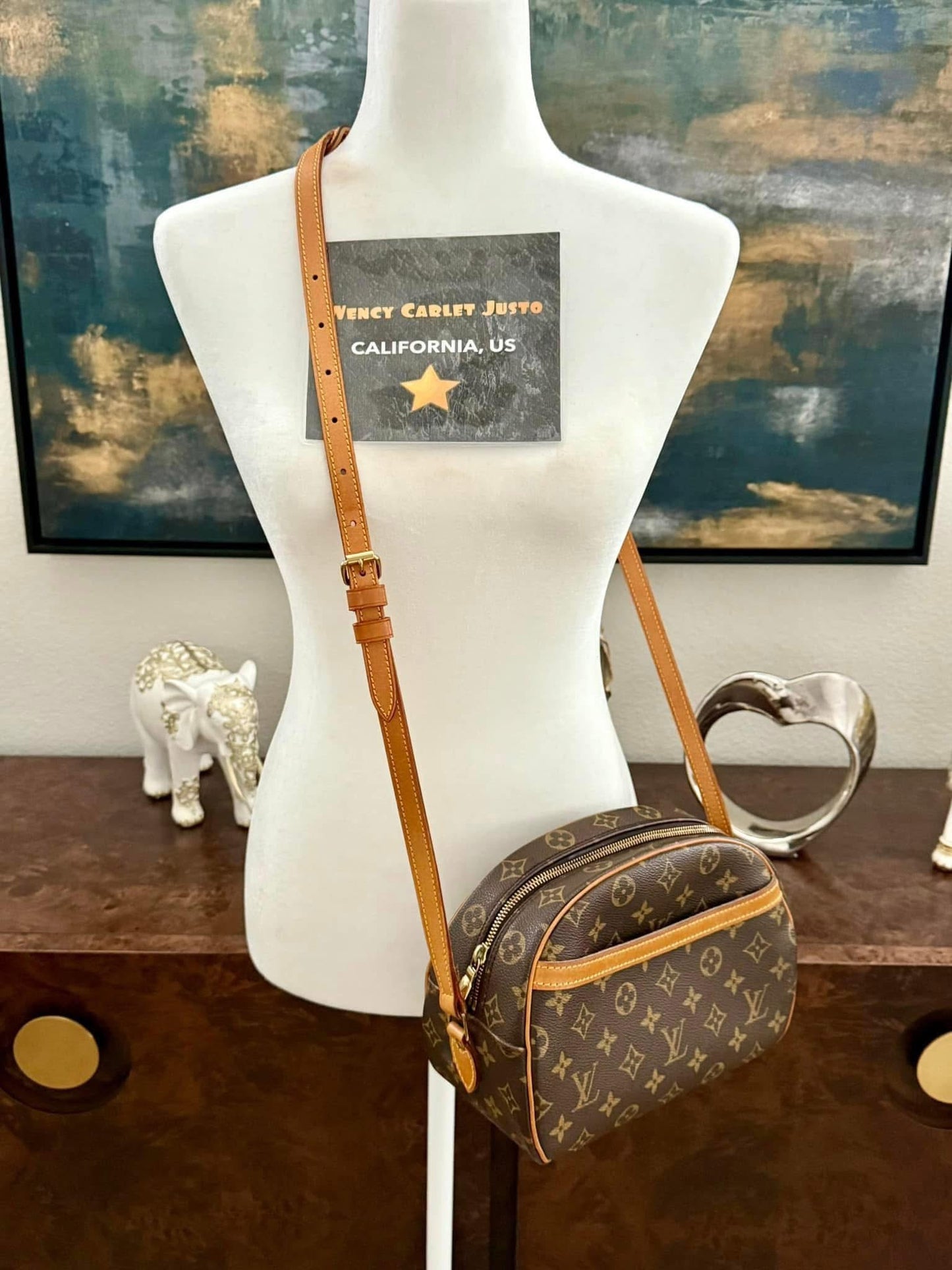 Blois Crossbody -🗓️ Year: 1995