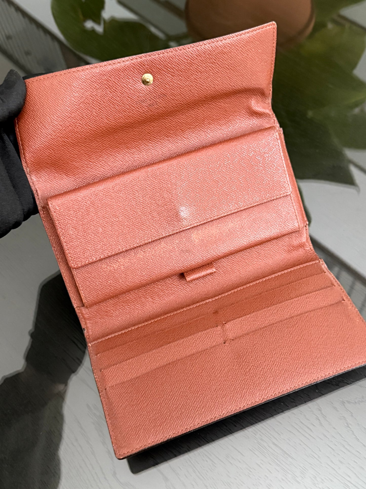 International Wallet with 8 Cardholders 🗓️ Year: 2000