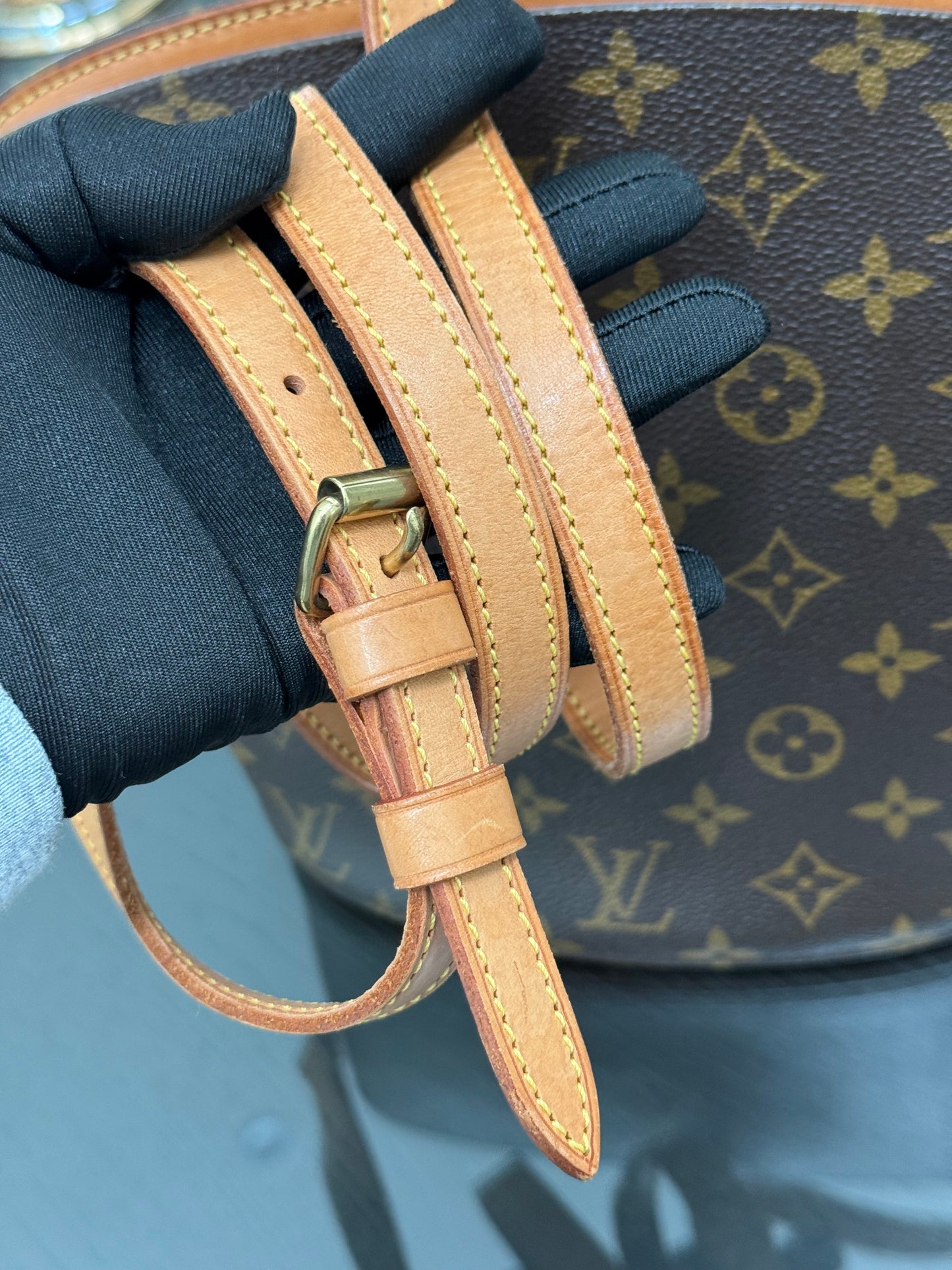 Drouot Crossbody
π
Year: 1997