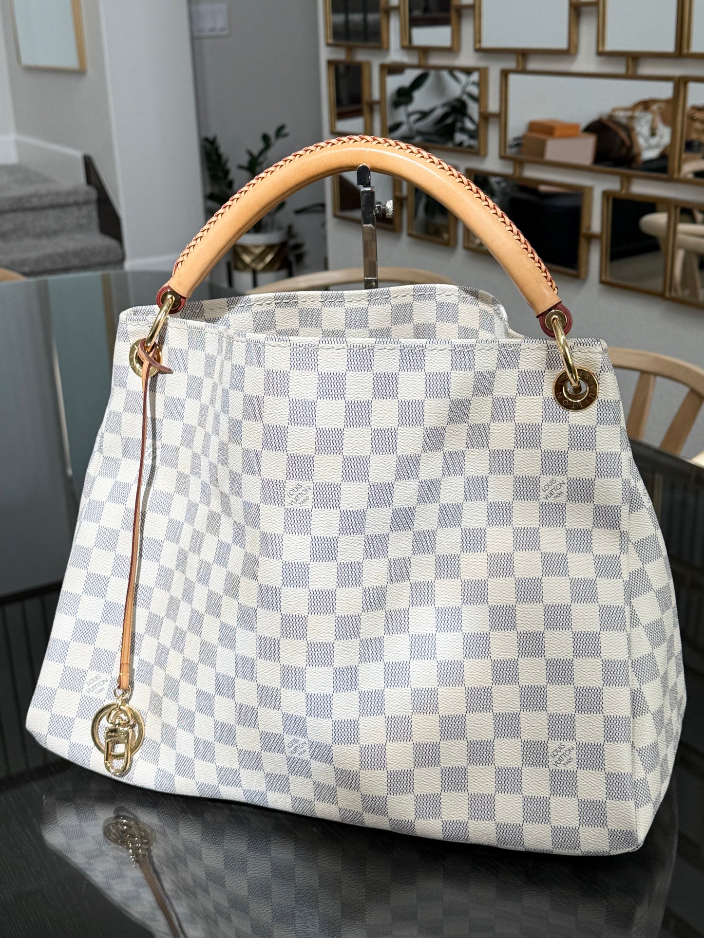 Artsy MM Azur with Dustbag and Insert Organizer- ๐
Year: 2011