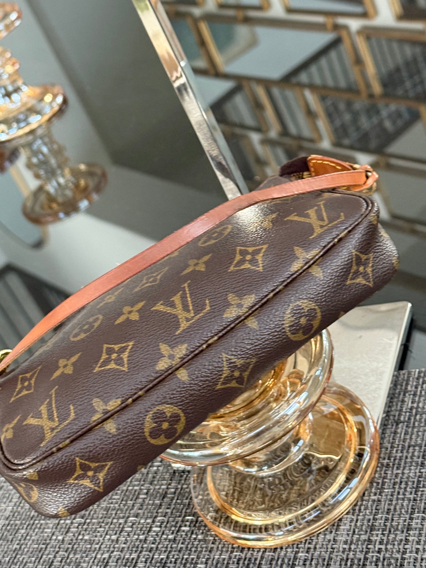 Pochette Accessories - ๐
Year: 2002