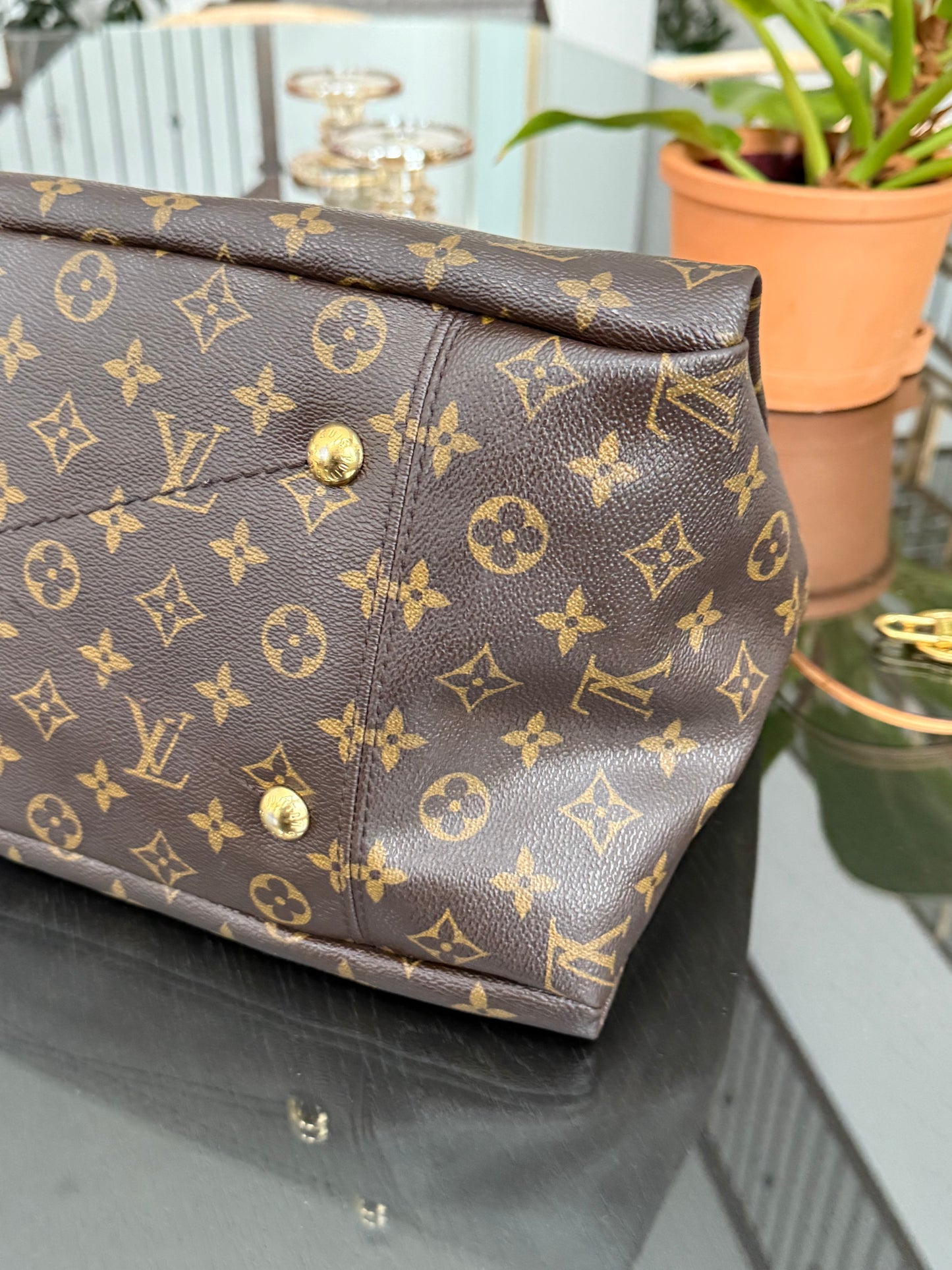Artsy MM with Dustbag and Insert Organizer - ๐
Year: 2012