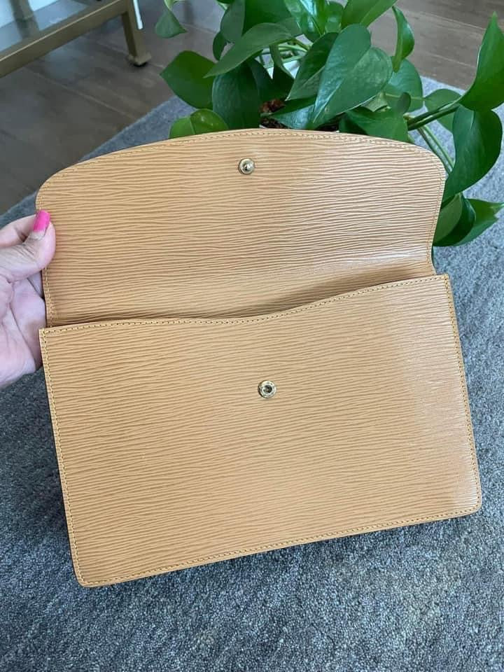 Epi Montaigne Clutch in Winnipeg Beige -Year: 1987