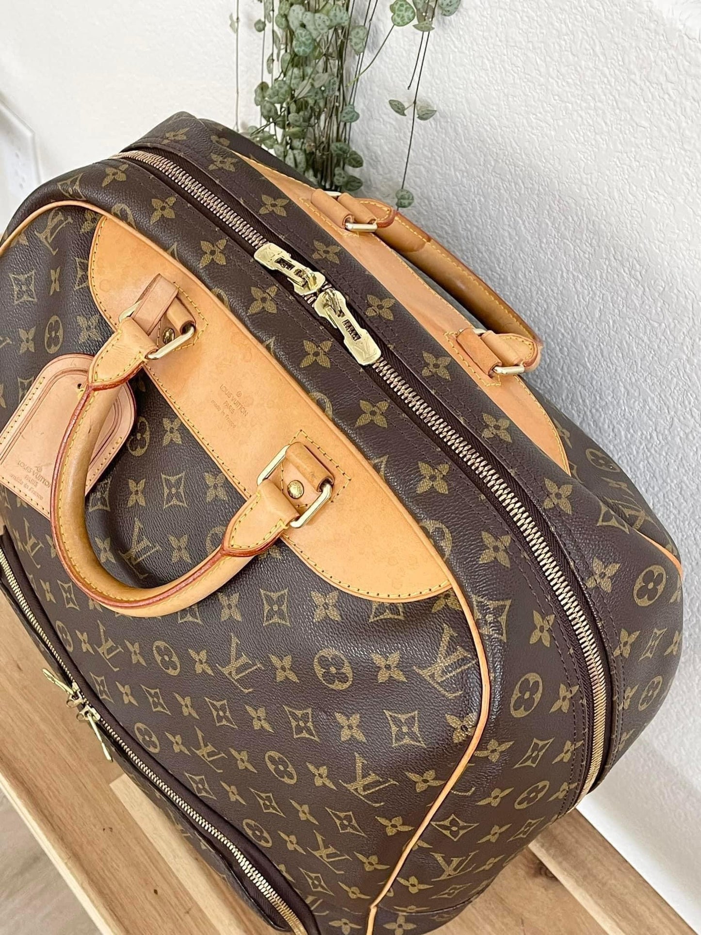 Evasion MM in Monogram - π
Year: 1999