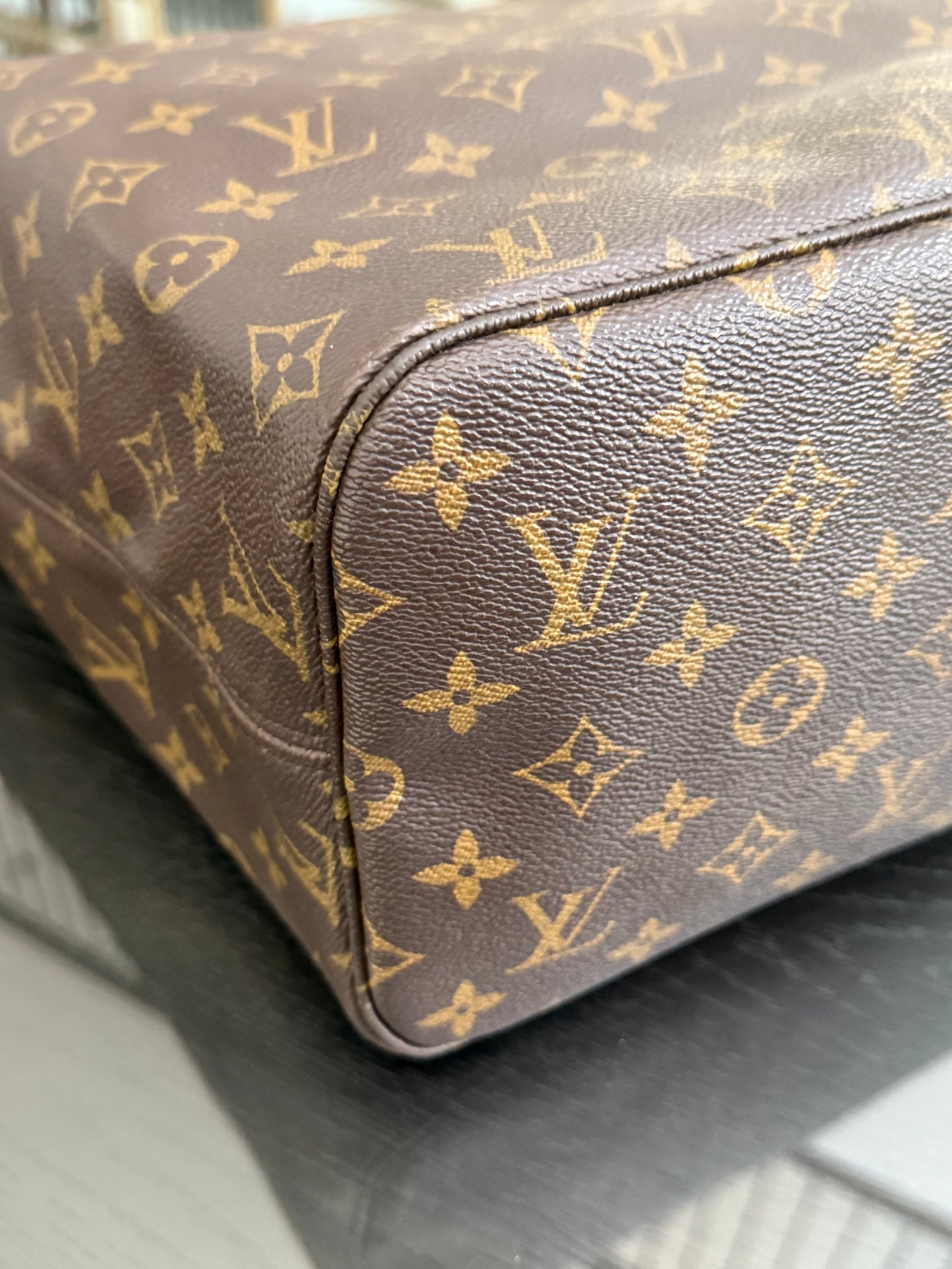 Neverfull MM with Dustbag and Insert Organizer 🗓️ Year: 2008