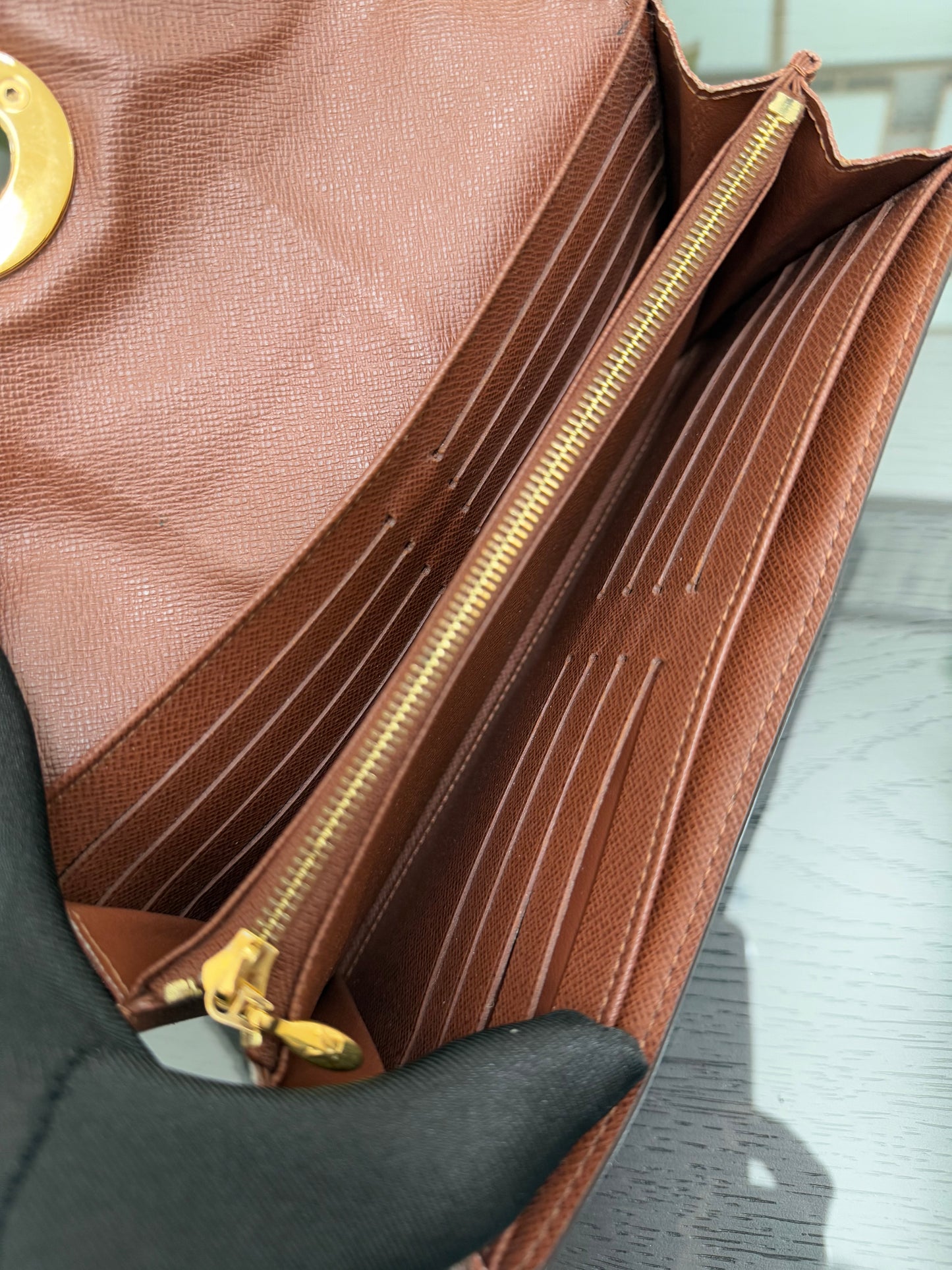 Boetie Wallet w/ 16 Cardholders - ๐
Year: 2011