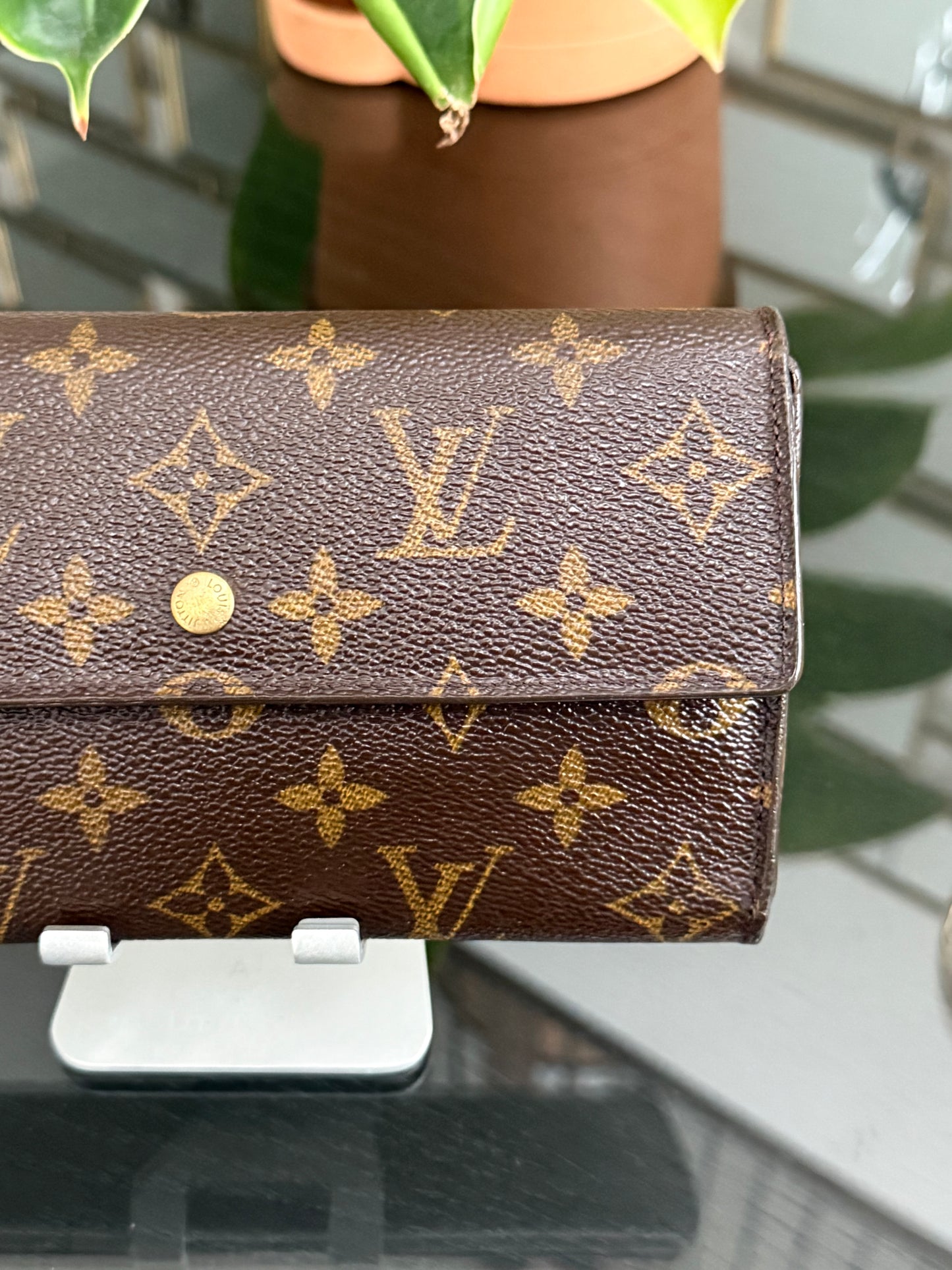 International Wallet in Monogram 🗓️ Year: 2001