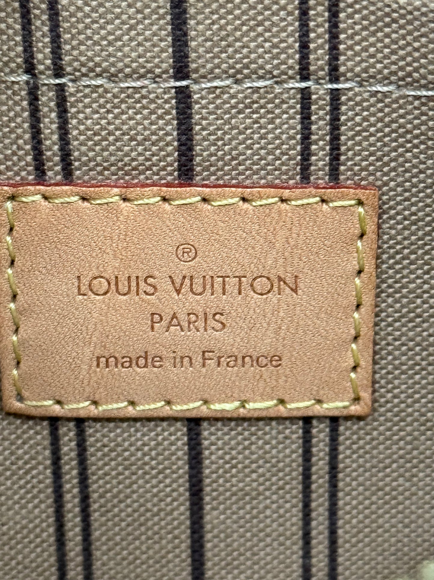 Neverfull MM Pouch-🗓️ Year: 2016