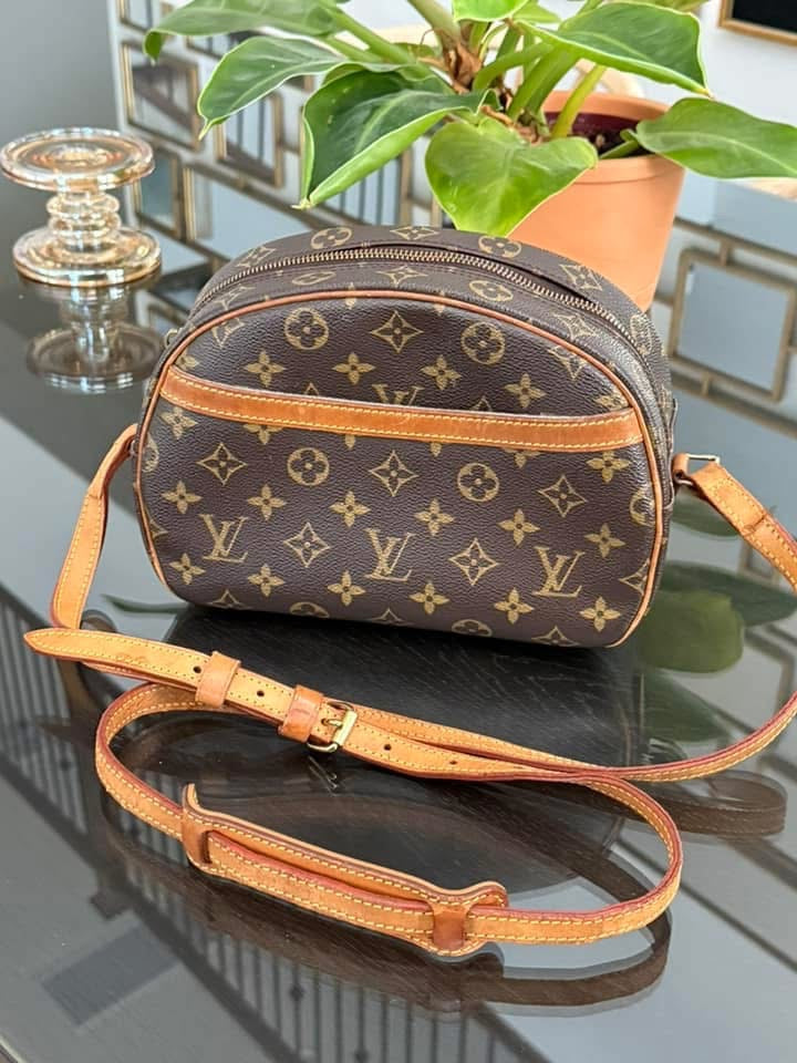 Blois Crossbody -๐๏ธ Year: 1999