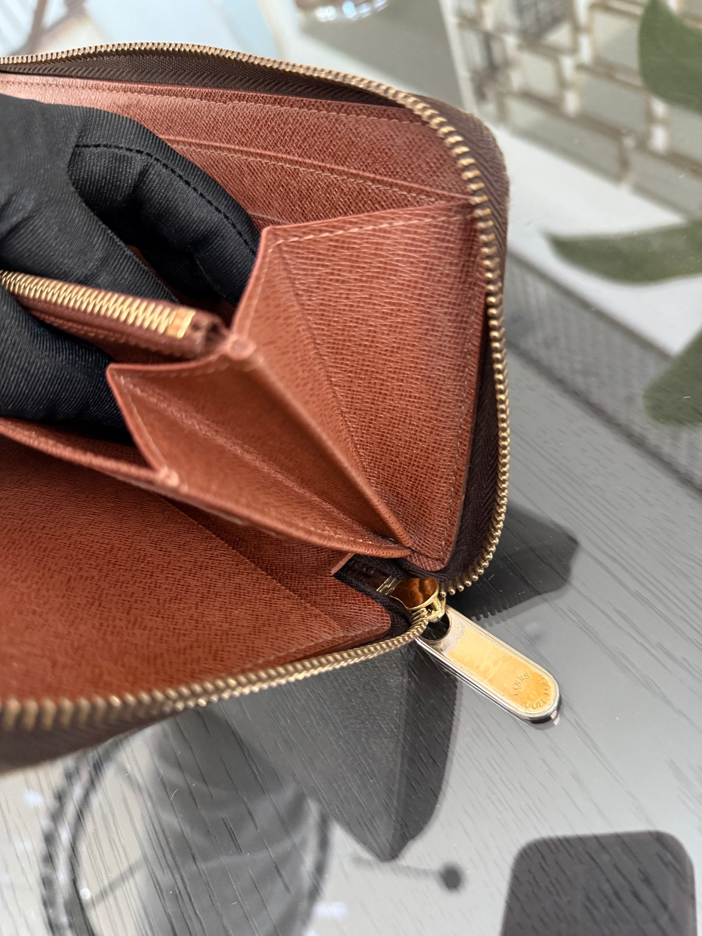 Zippy Wallet Organizer ๐
Year: 2008