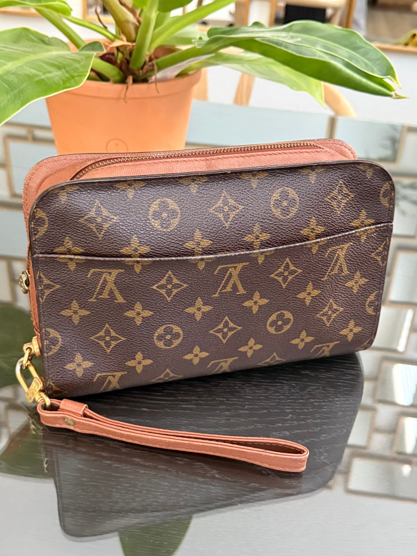Orsay Clutch
๐๏ธ Year: 1993