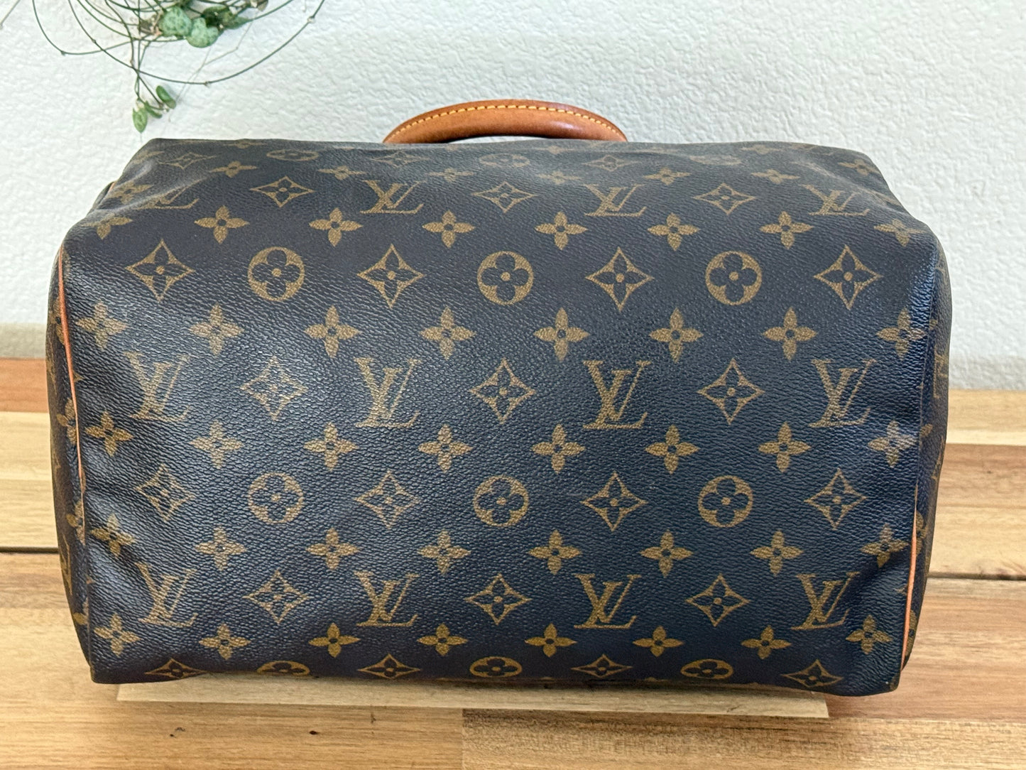Speedy 30 with π Lock & Key - π
Year: 1994