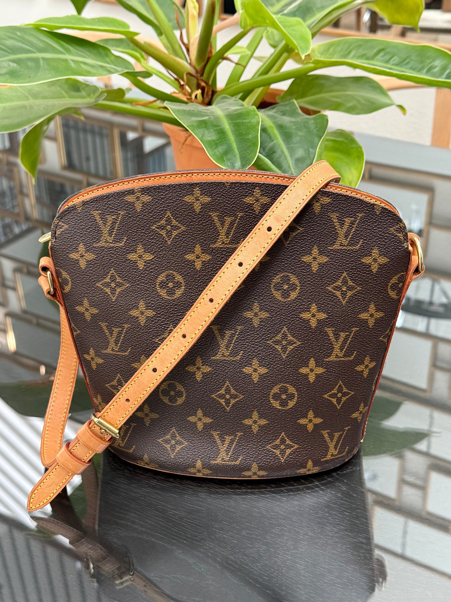 Drouot Crossbody
π
Year: 1997