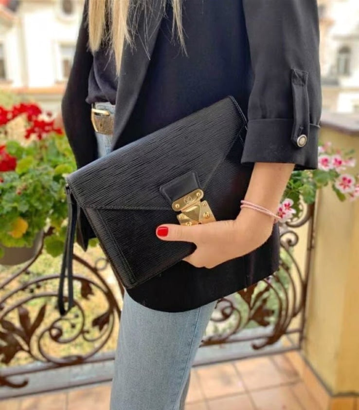 Epi Black Sellier Dragonne Clutch with π Key and Dustbag -ποΈ Year: 2005