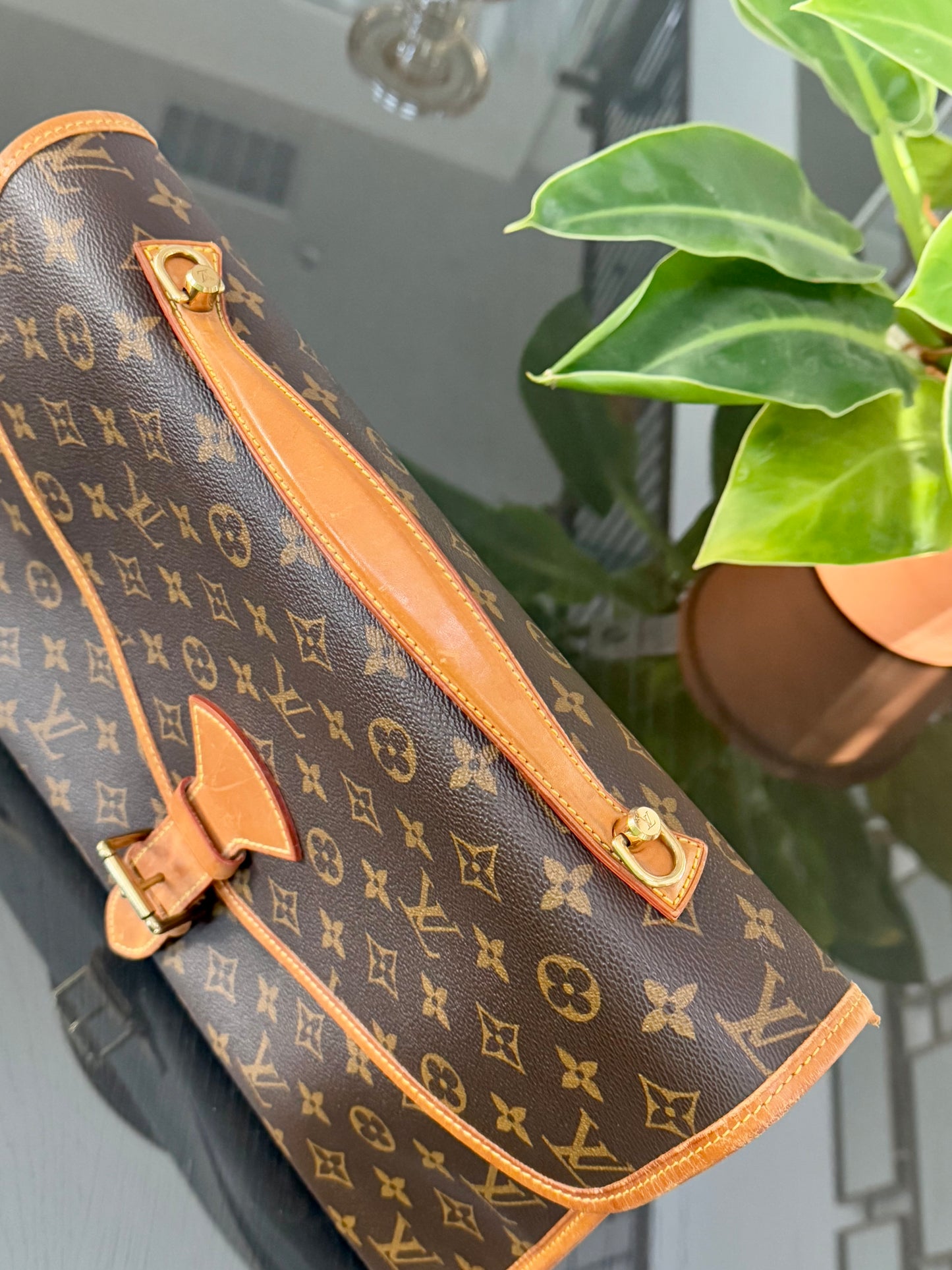 Beverly GM Satchel Crossbody - ๐
Year: 1996