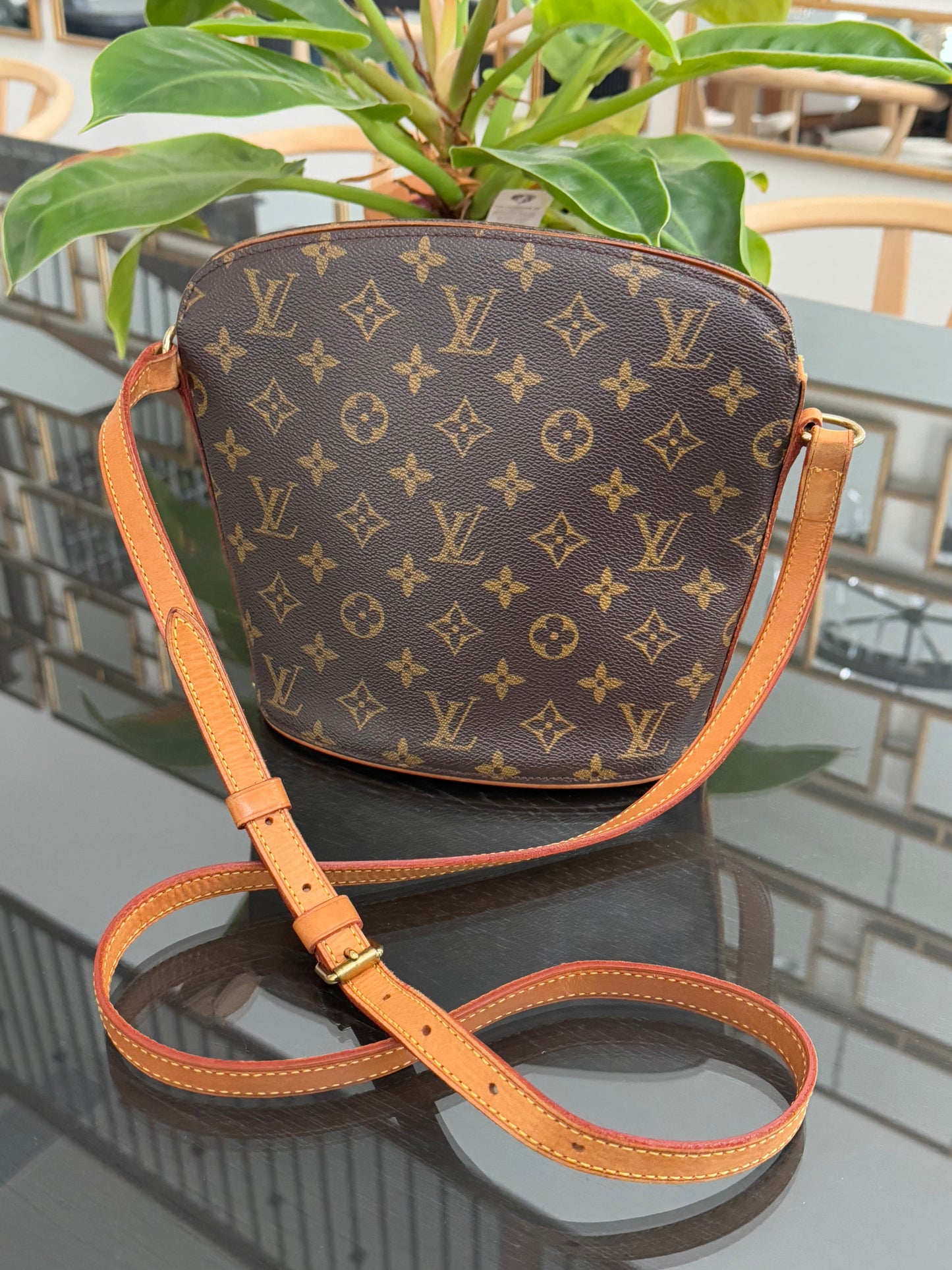 Drouot Crossbody -
π
Year: 2001