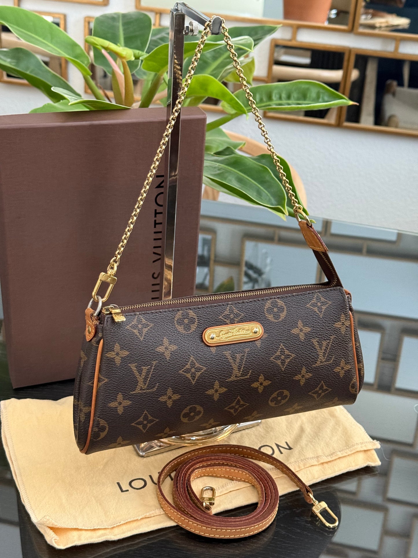 🌻Eva Clutch with Box and Dustbag🌻🗓️ Year: 2012