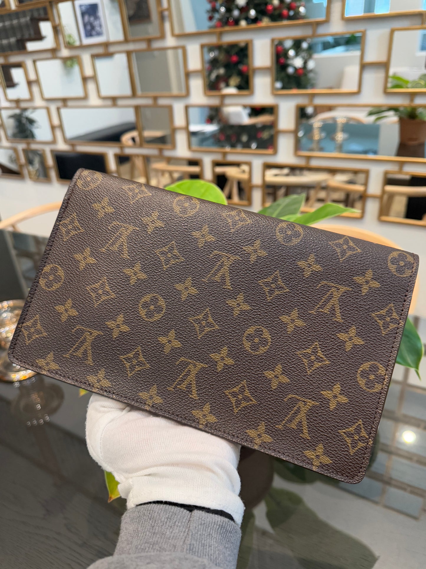 Chaillot Clutch w/ Dustbag -Year: 1987