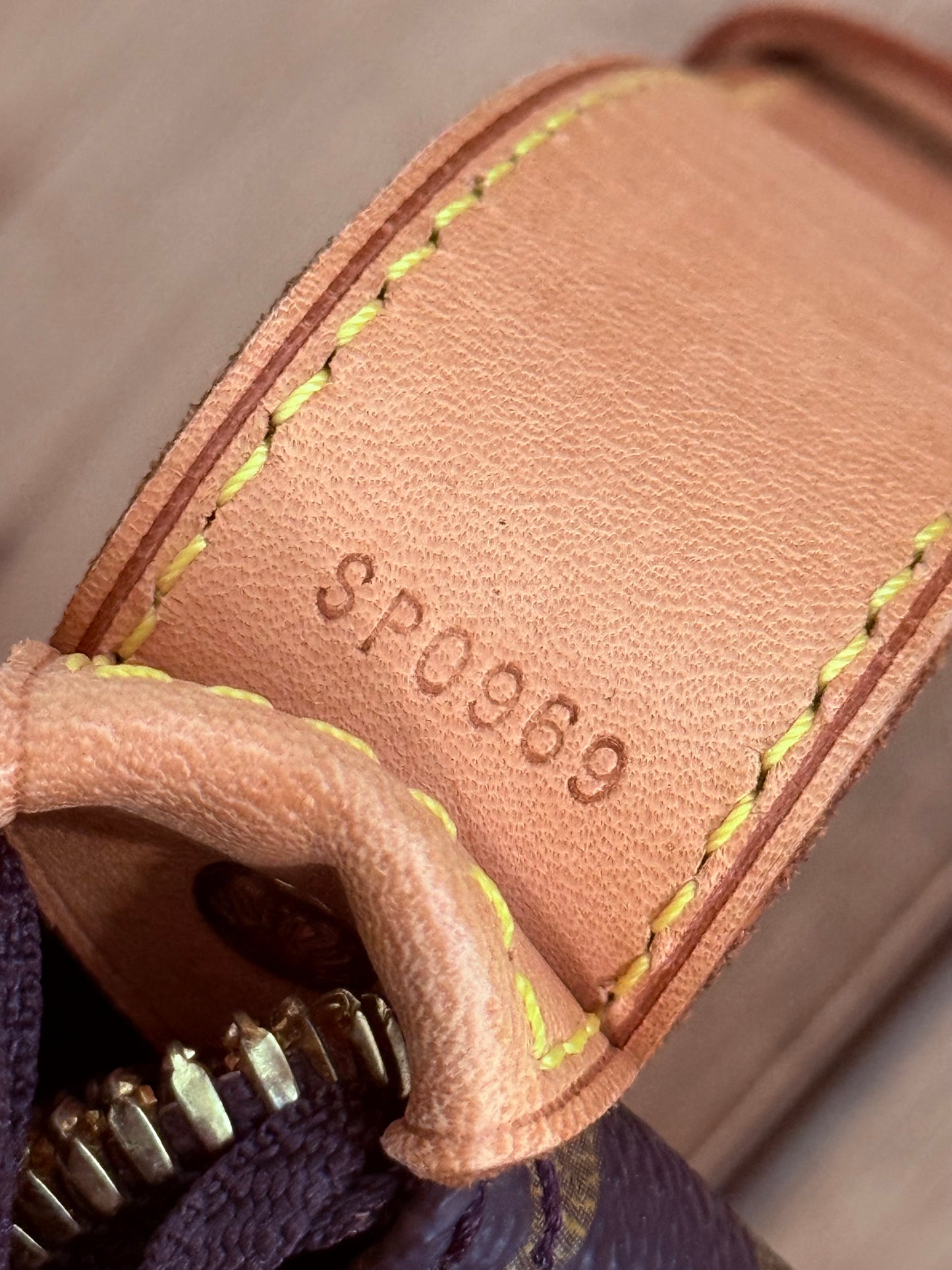 Cruiser 45 with Luggage tag and poignet ποΈ Year: 1999