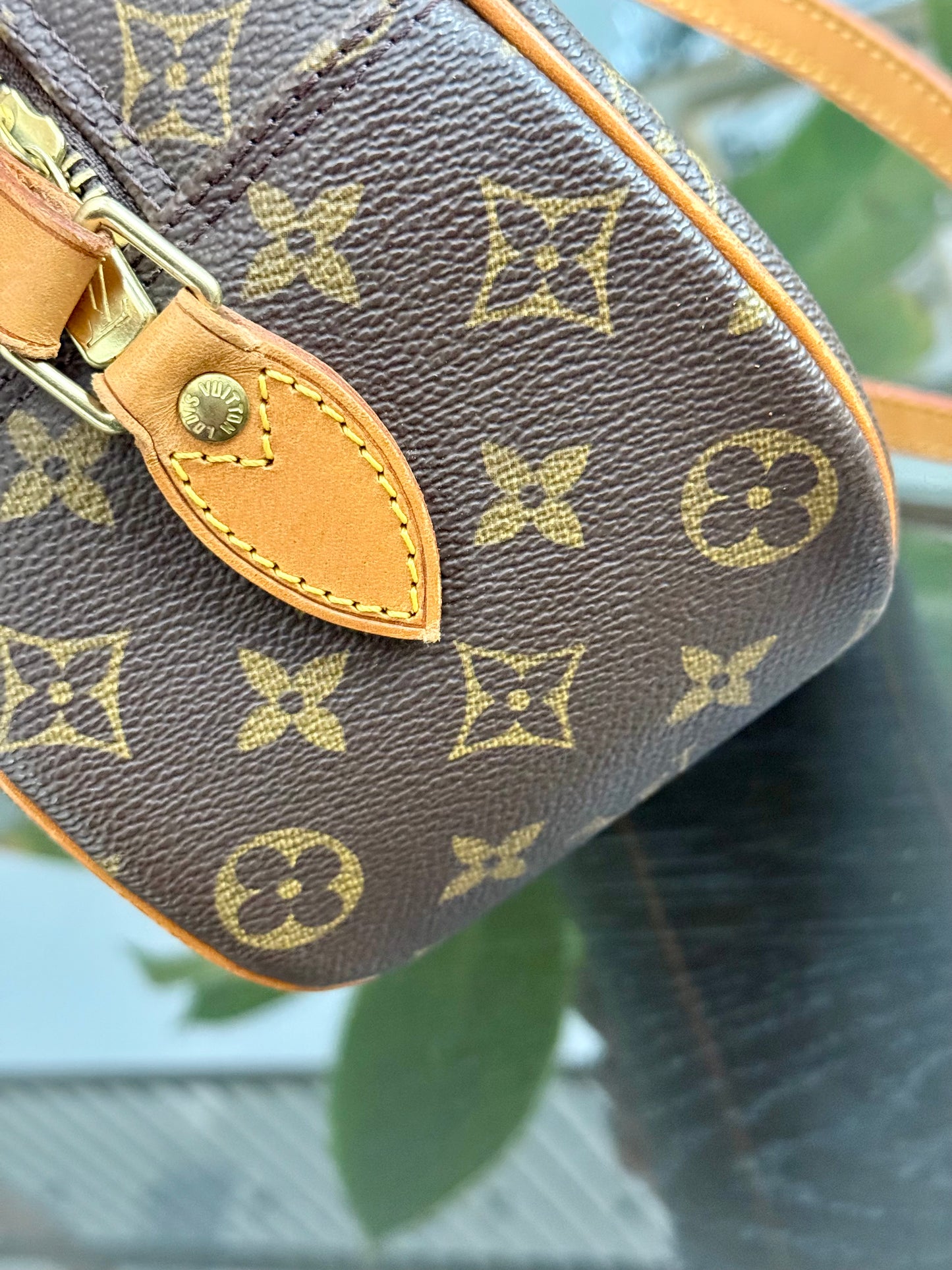 Blois Crossbody -🗓️ Year: 2000