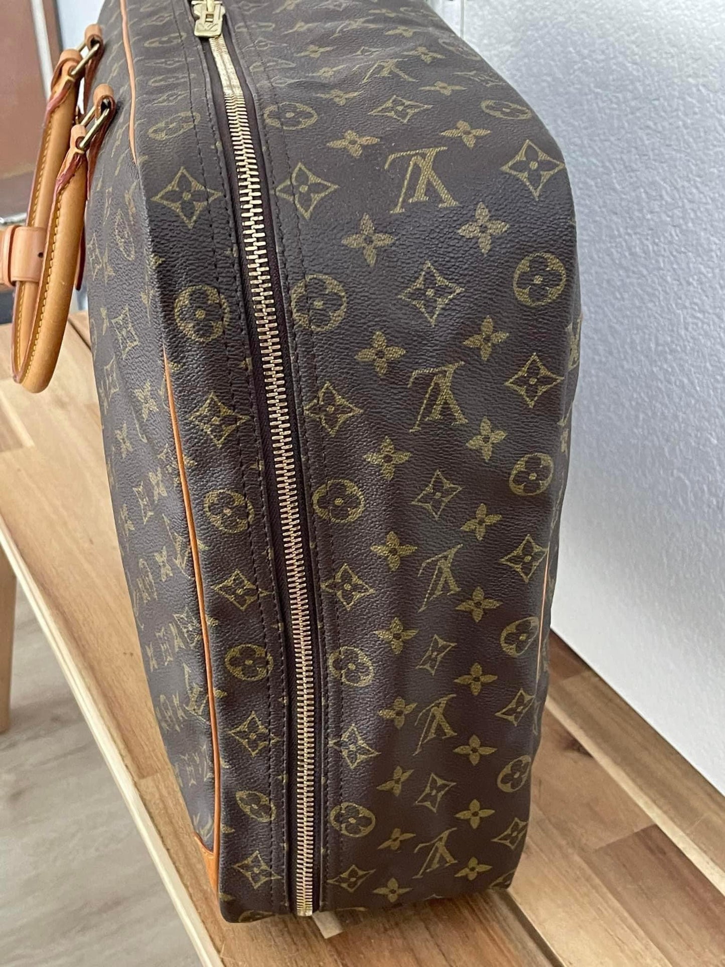 Sirius 50 Soft Suitcase Luggage - π
Year: 1994