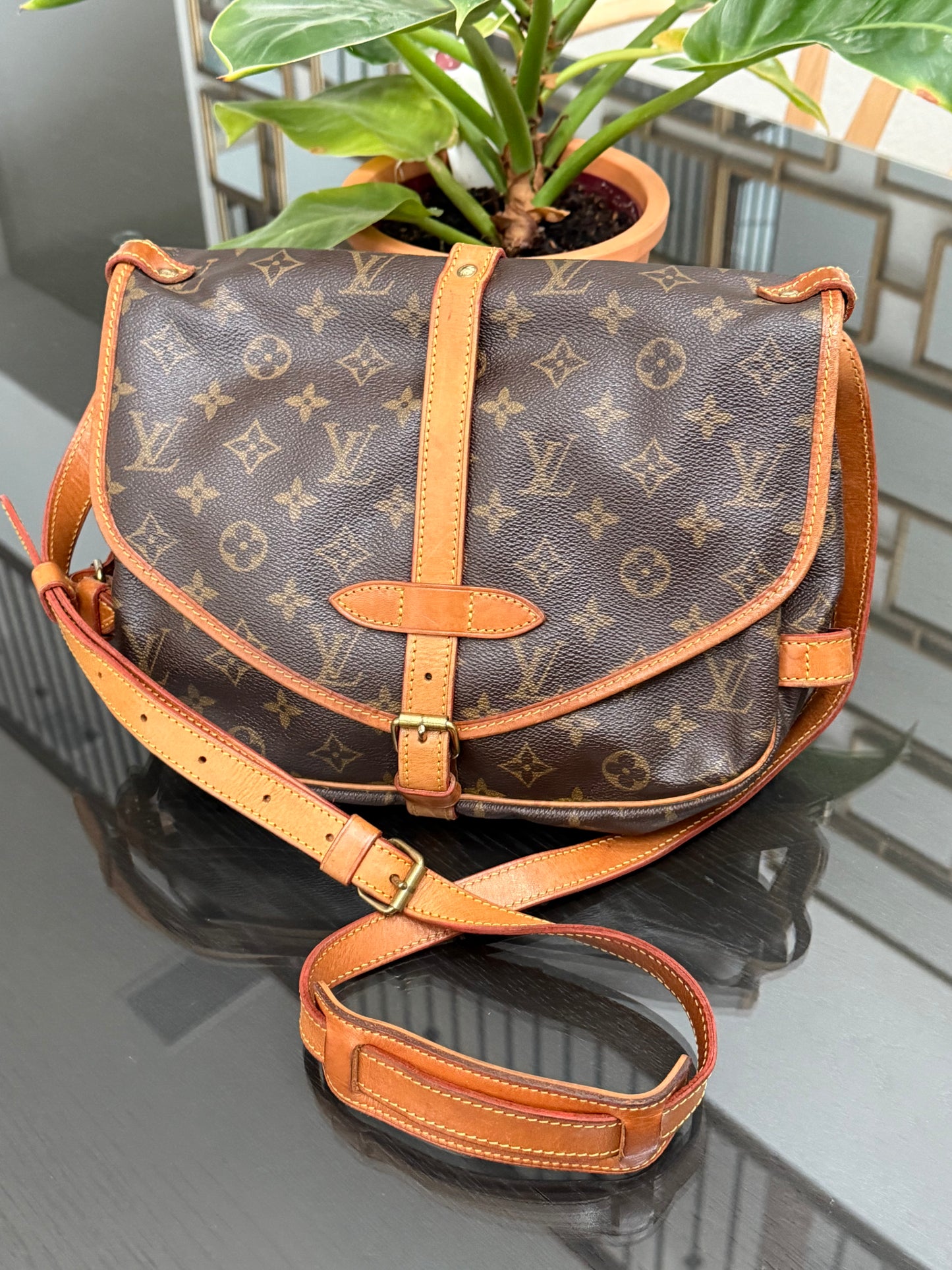 Saumur 30 Crossbody -๐๏ธ Year: 1992