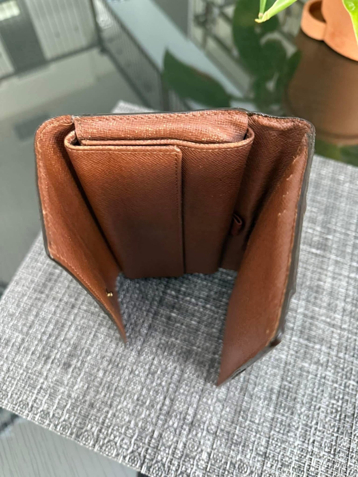 International Wallet with 8 Cardholders ๐๏ธ Year: 2008