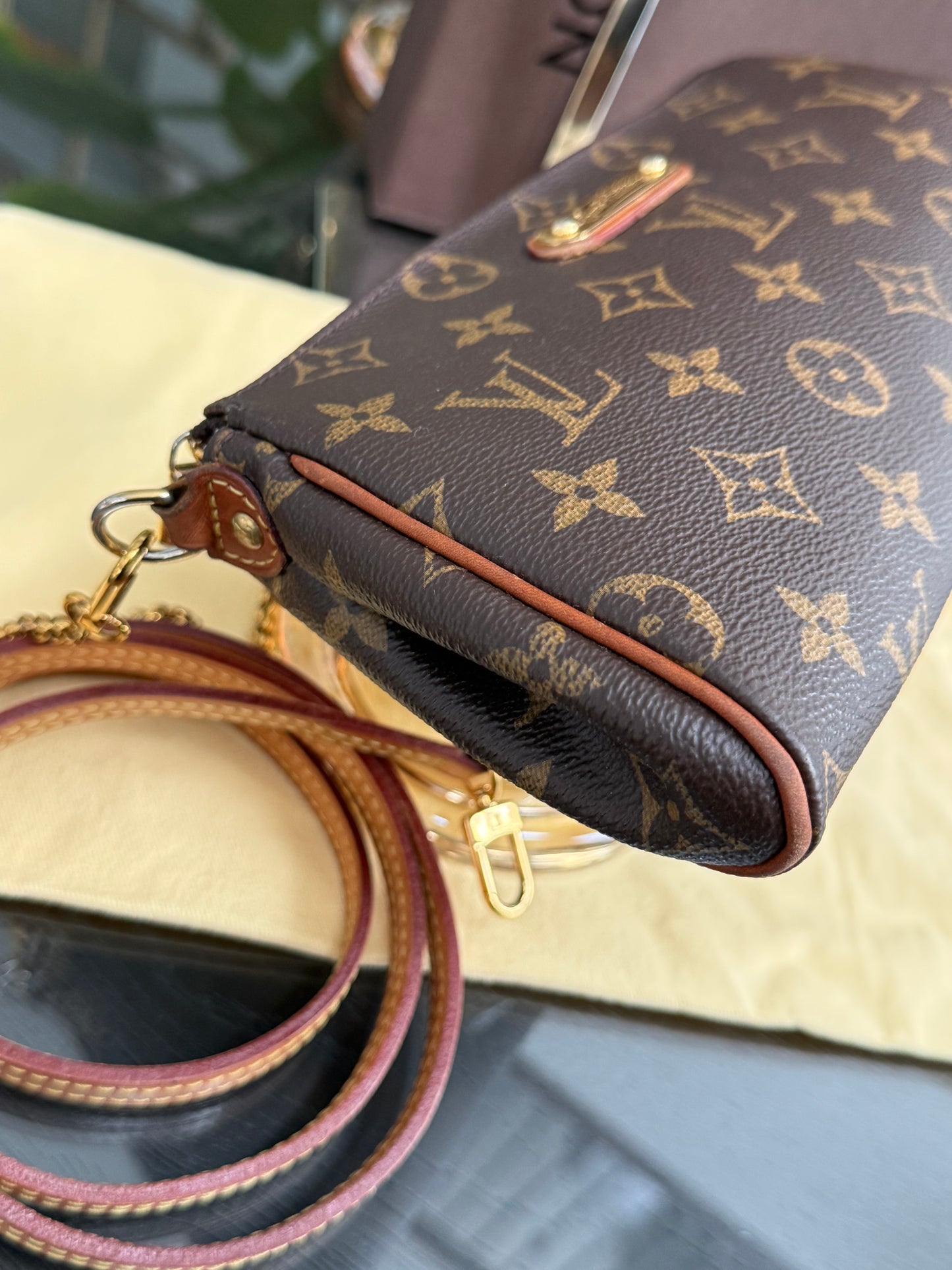 Eva Clutch Crossbody with Dustbag and Box🗓️ Year: 2015