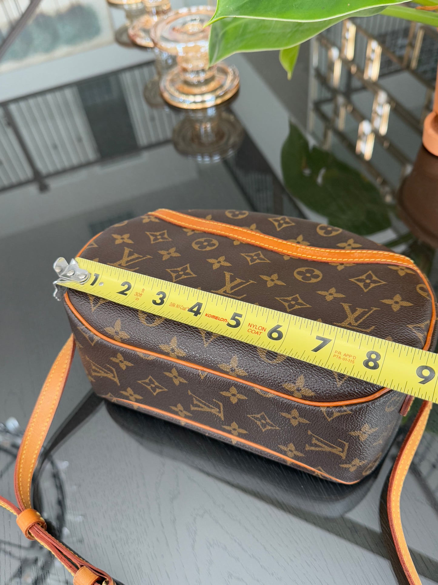 Blois Crossbody -🗓️ Year: 1995
