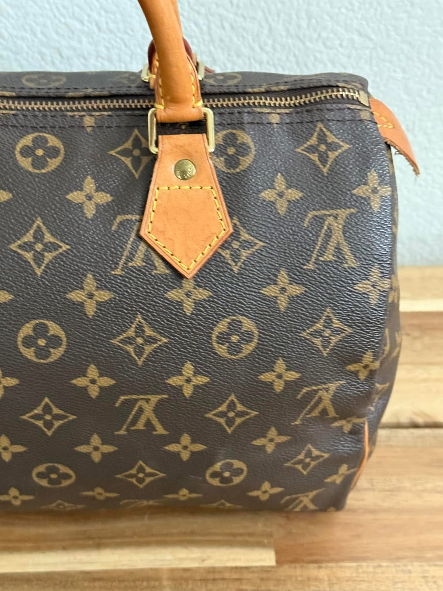 Speedy 30 with π Lock & Key - π
Year: 1995
