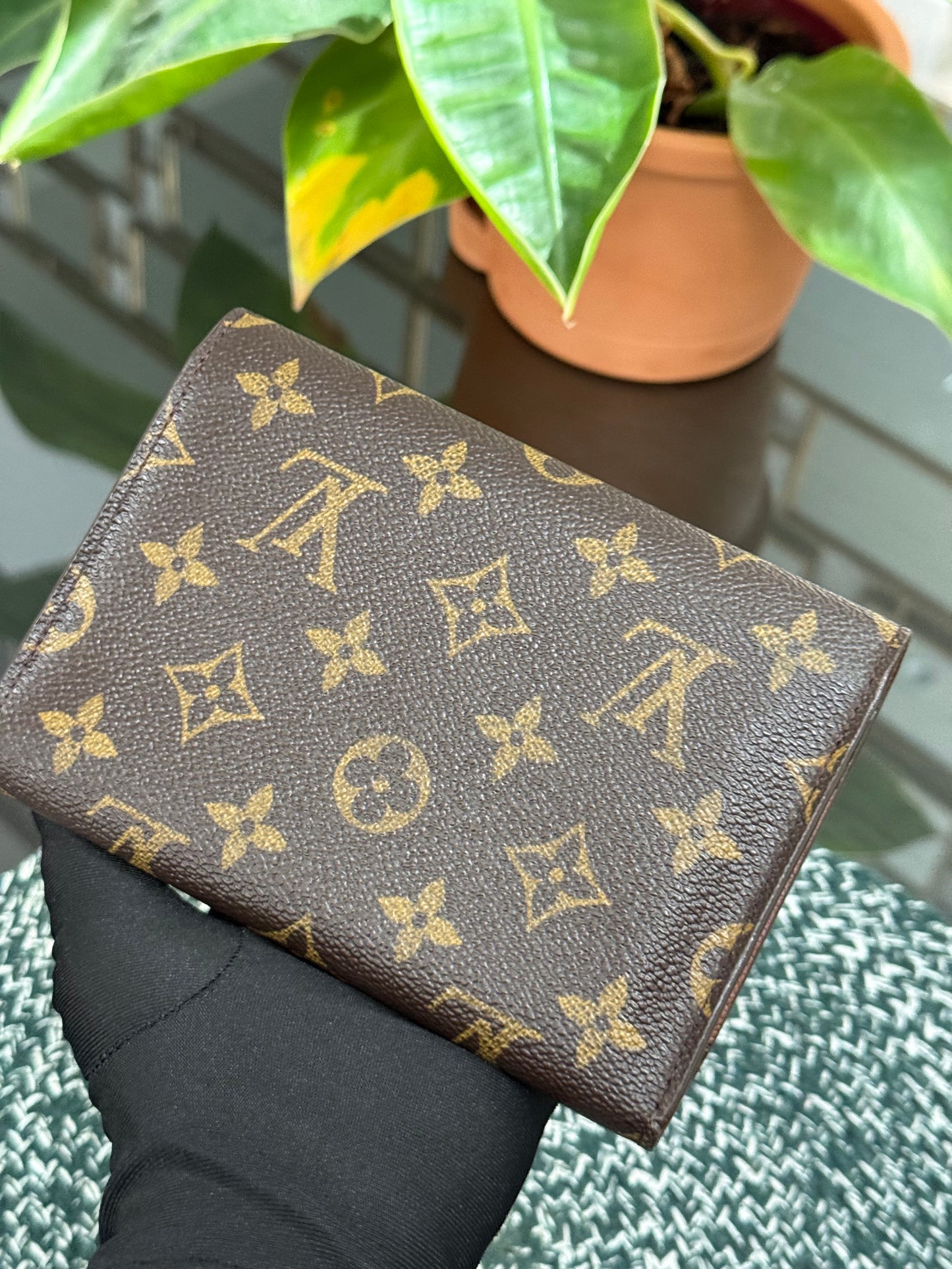 Etui Wallet Passport Holder in Monogram with 6 Cardholders ๐๏ธ Year: 1999