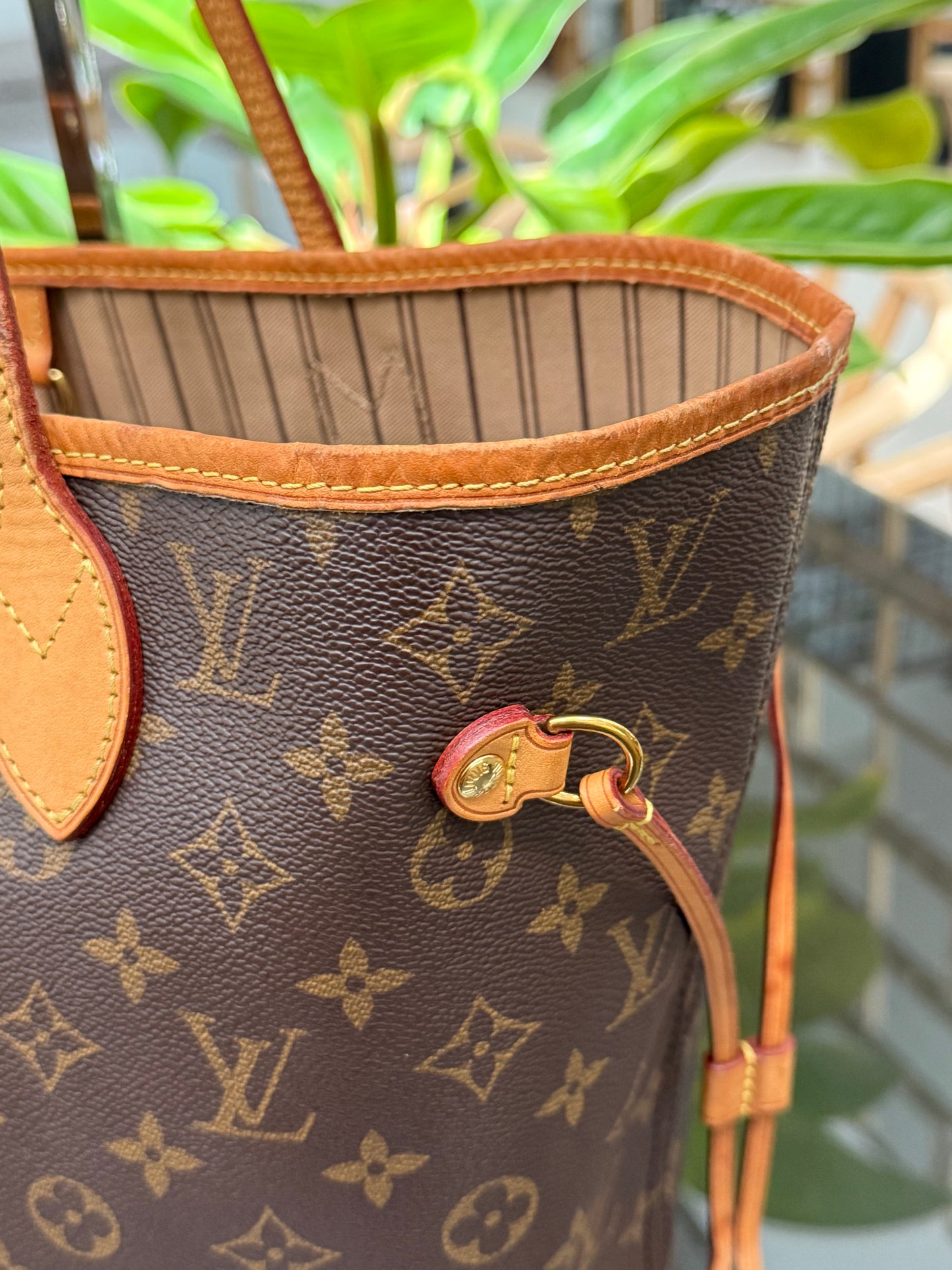 Neverfull MM with Dustbag ๐
Year: 2016