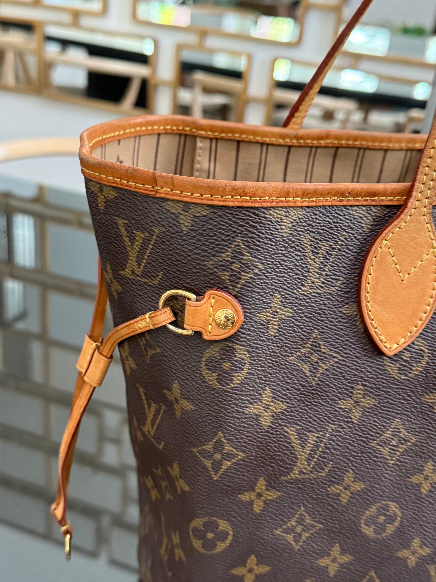 Neverfull MM with Dustbag and Insert Organizer 🗓️ Year: 2008