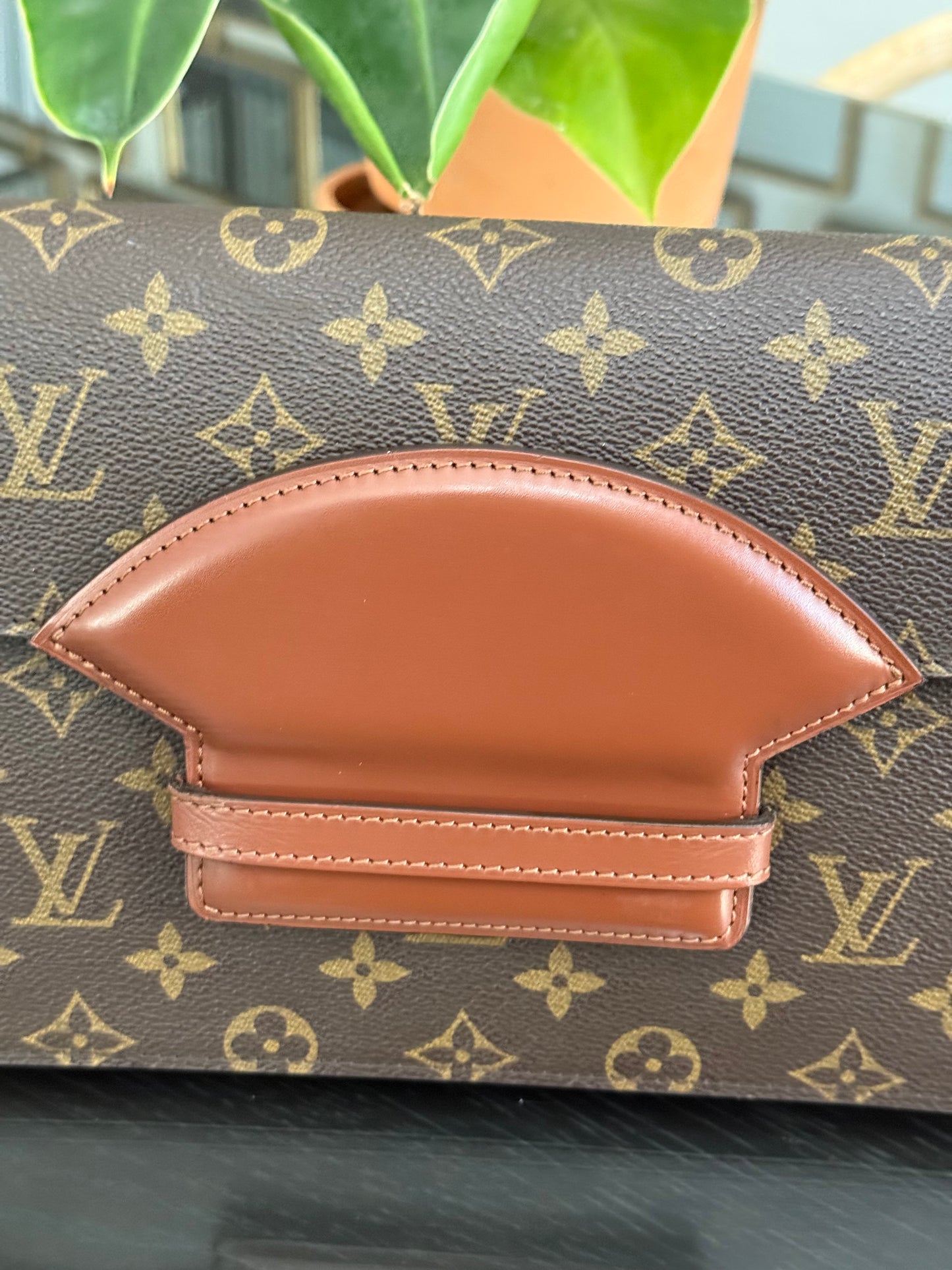 Chaillot Clutch w/ Dustbag 🗓️ Year: 1987