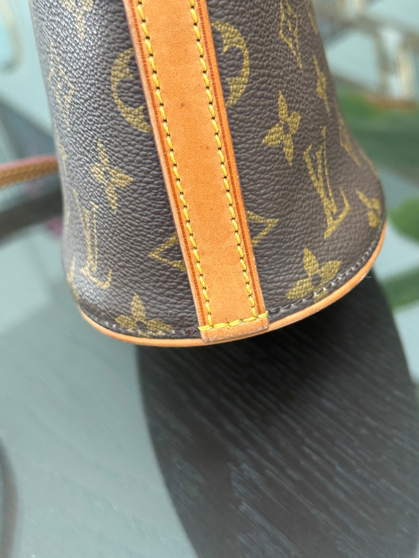 Drouot Crossbody
π
Year: 1996